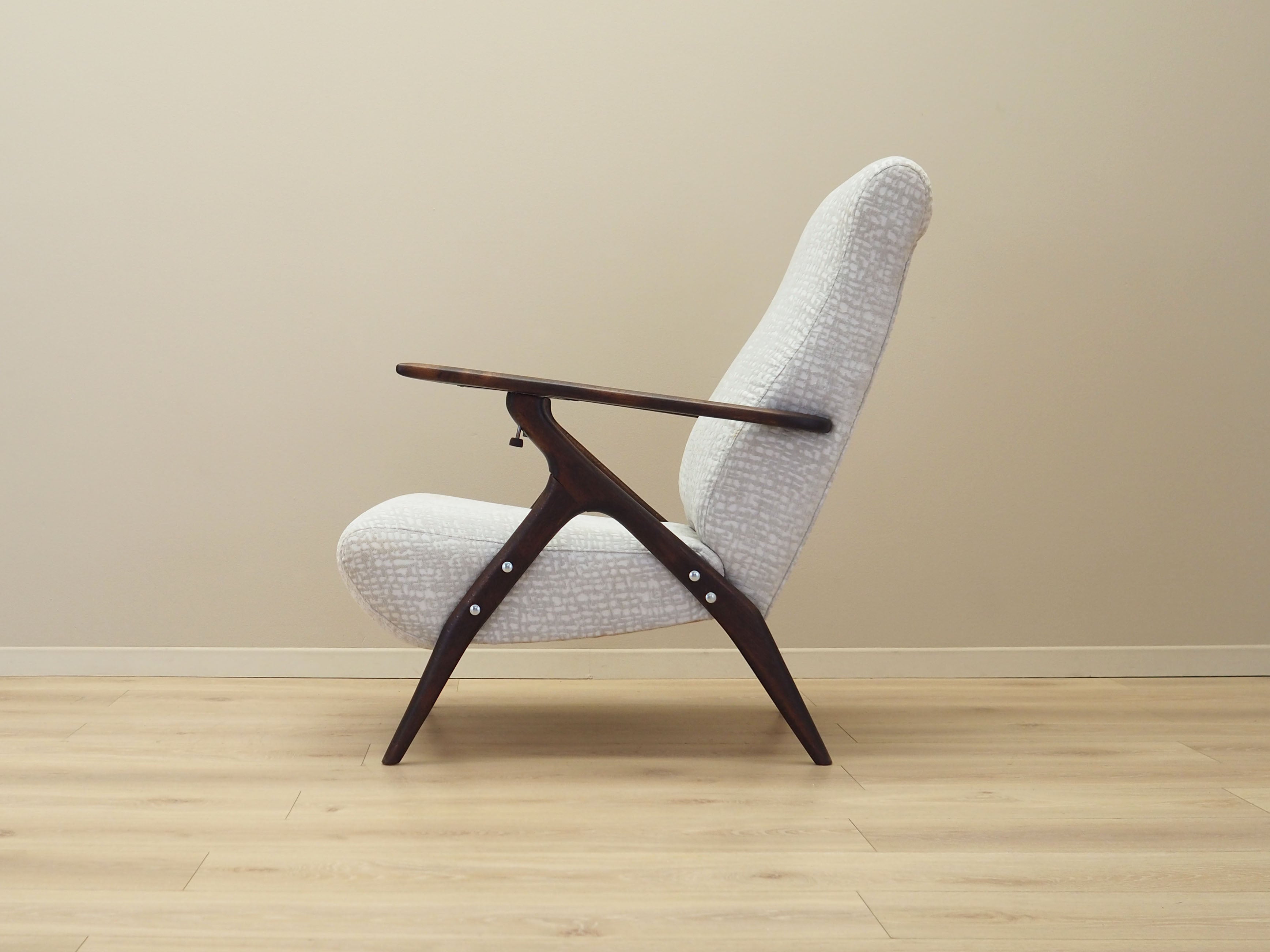Beech_armchair_Italian_design_1970s_production_Italy