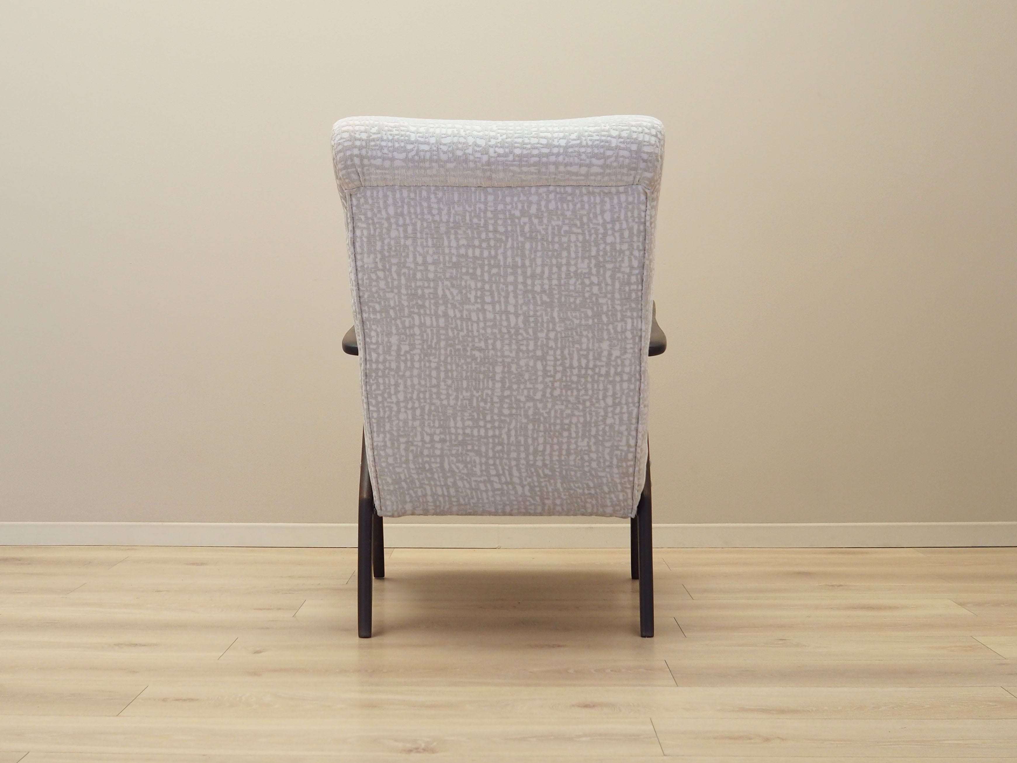 Beech_armchair_Italian_design_1970s_production_Italy