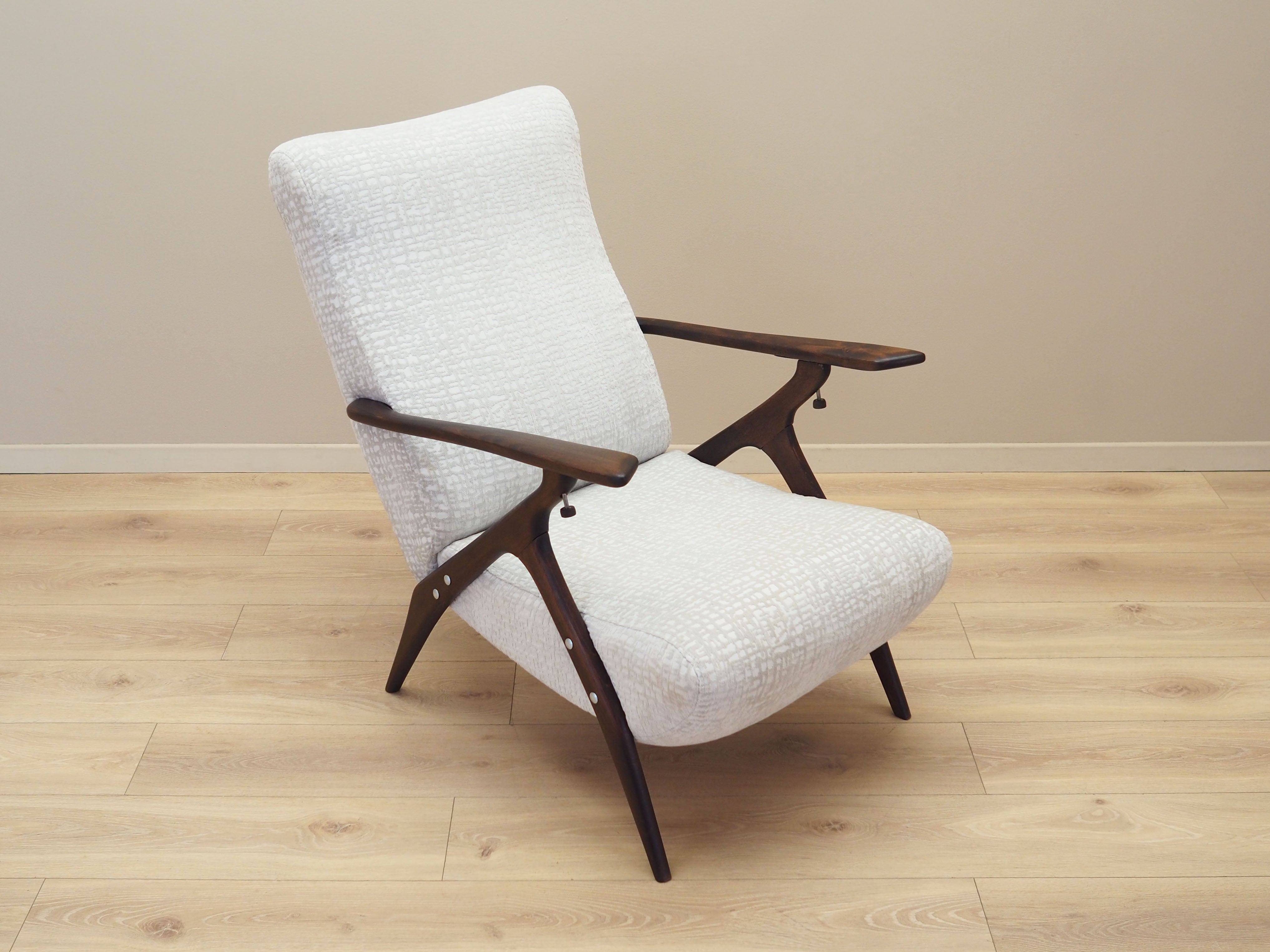 Beech_armchair_Italian_design_1970s_production_Italy