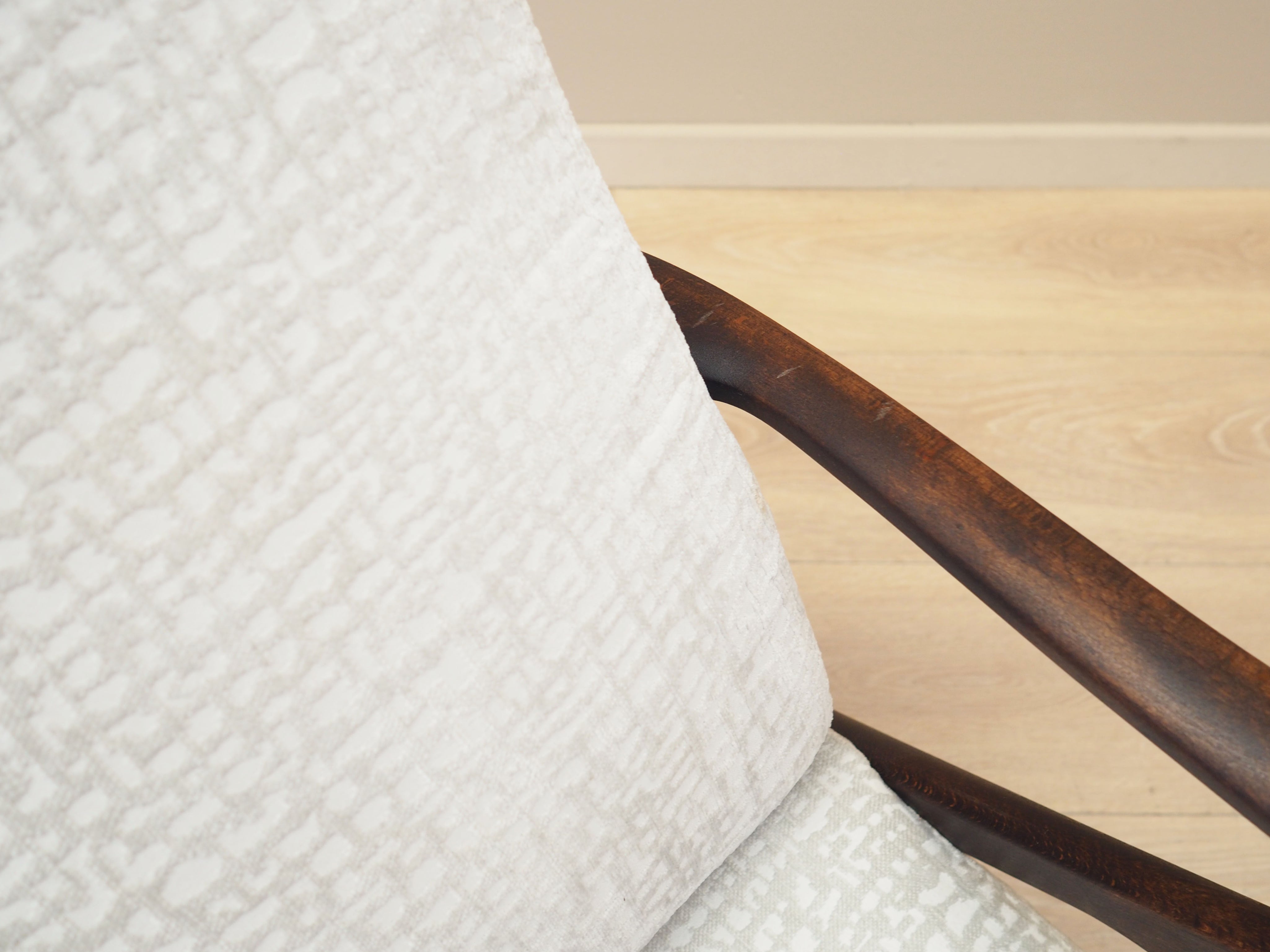 Beech_armchair_Italian_design_1970s_production_Italy