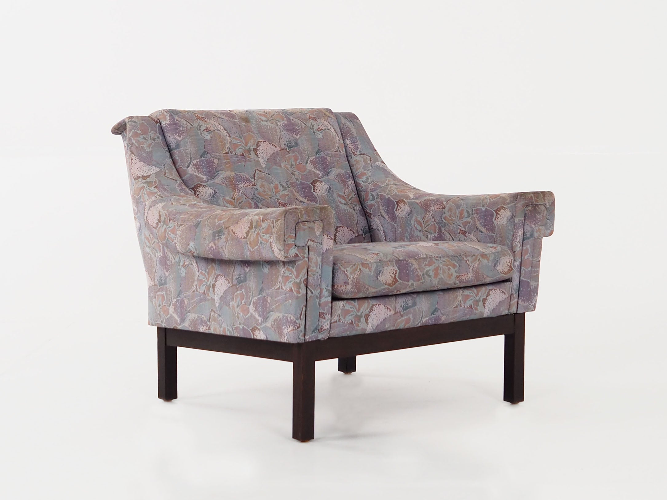 Beech_armchair_in_Danish_design_1960s