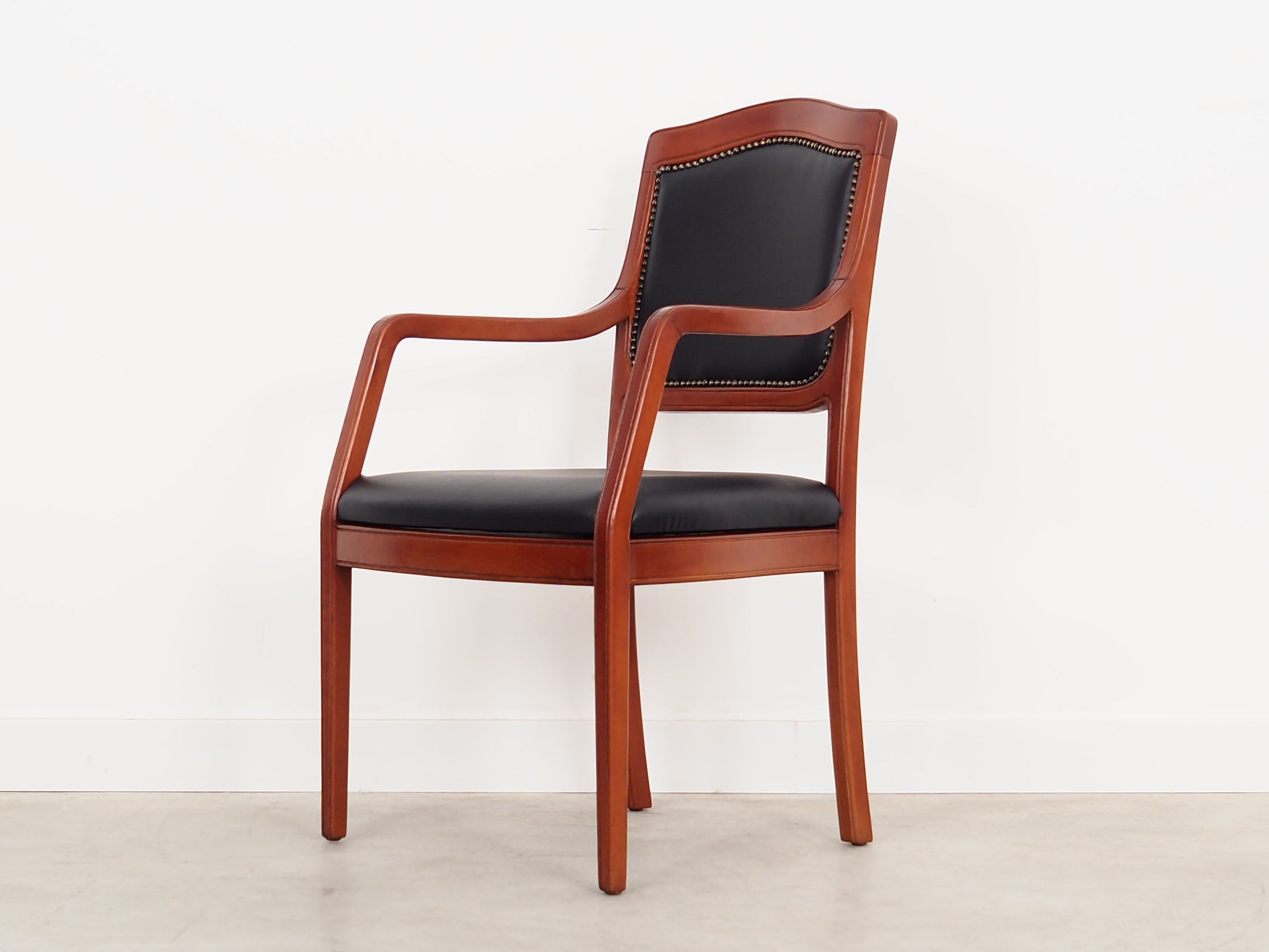 Beech_chair_Danish_design_1970s_production_Denmark
