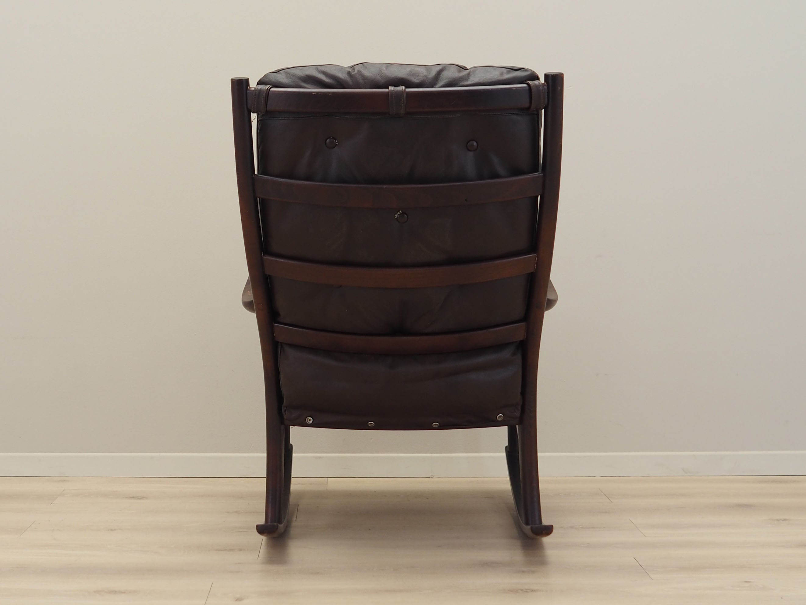 Beech_rocking_chair_Danish_design_1980s_production_Denmark