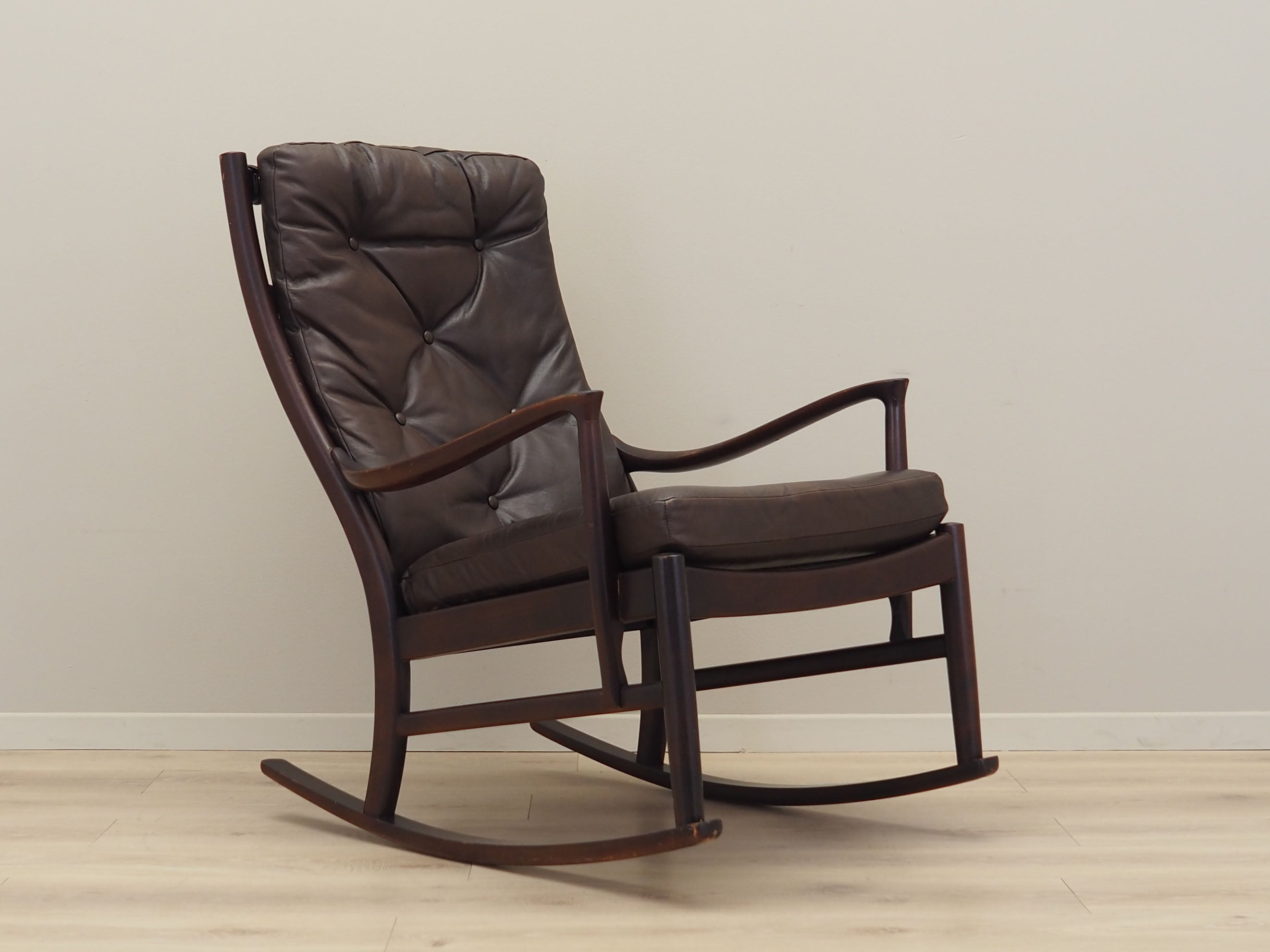 Beech_rocking_chair_Danish_design_1980s_production_Denmark