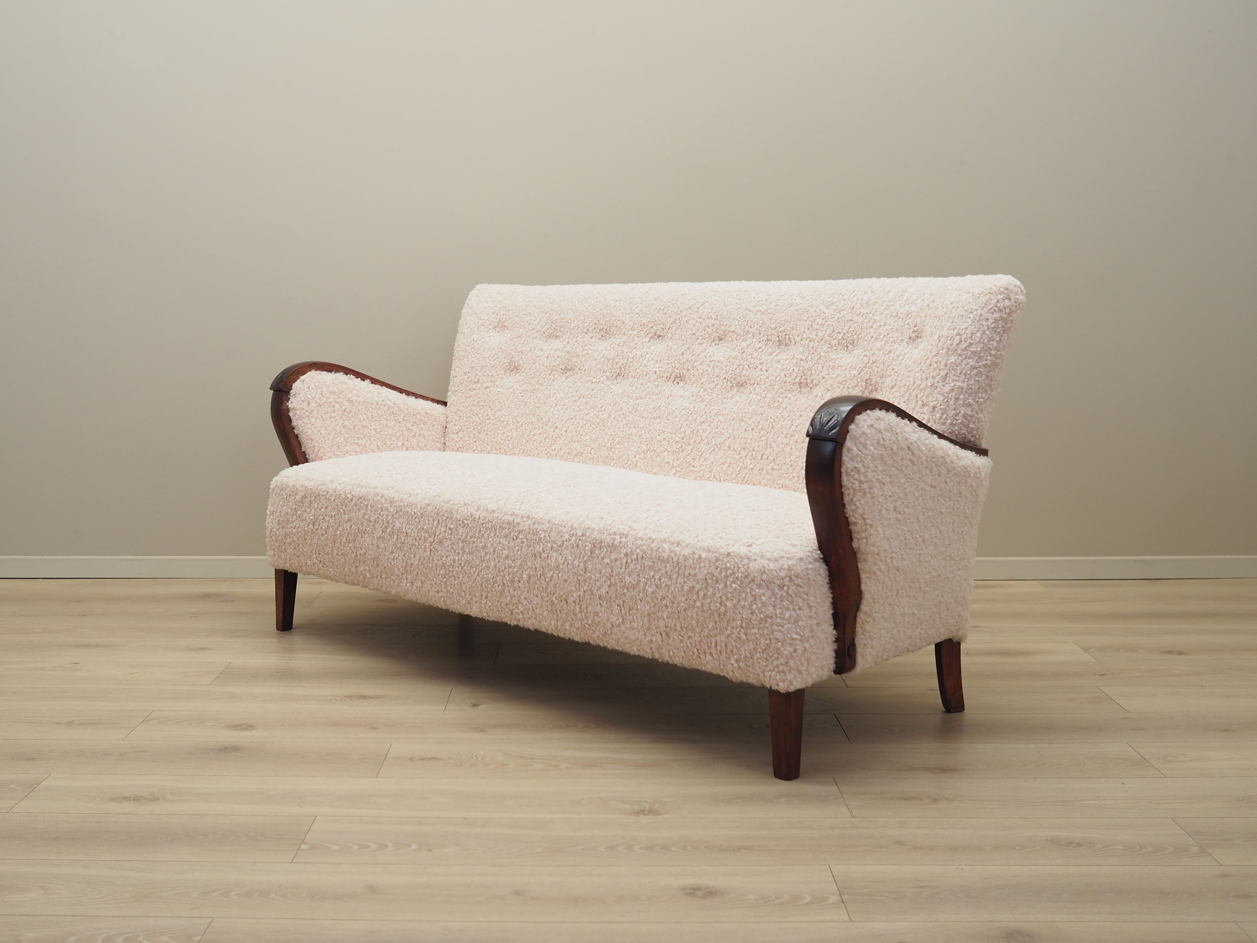 Beech_sofa_1960s