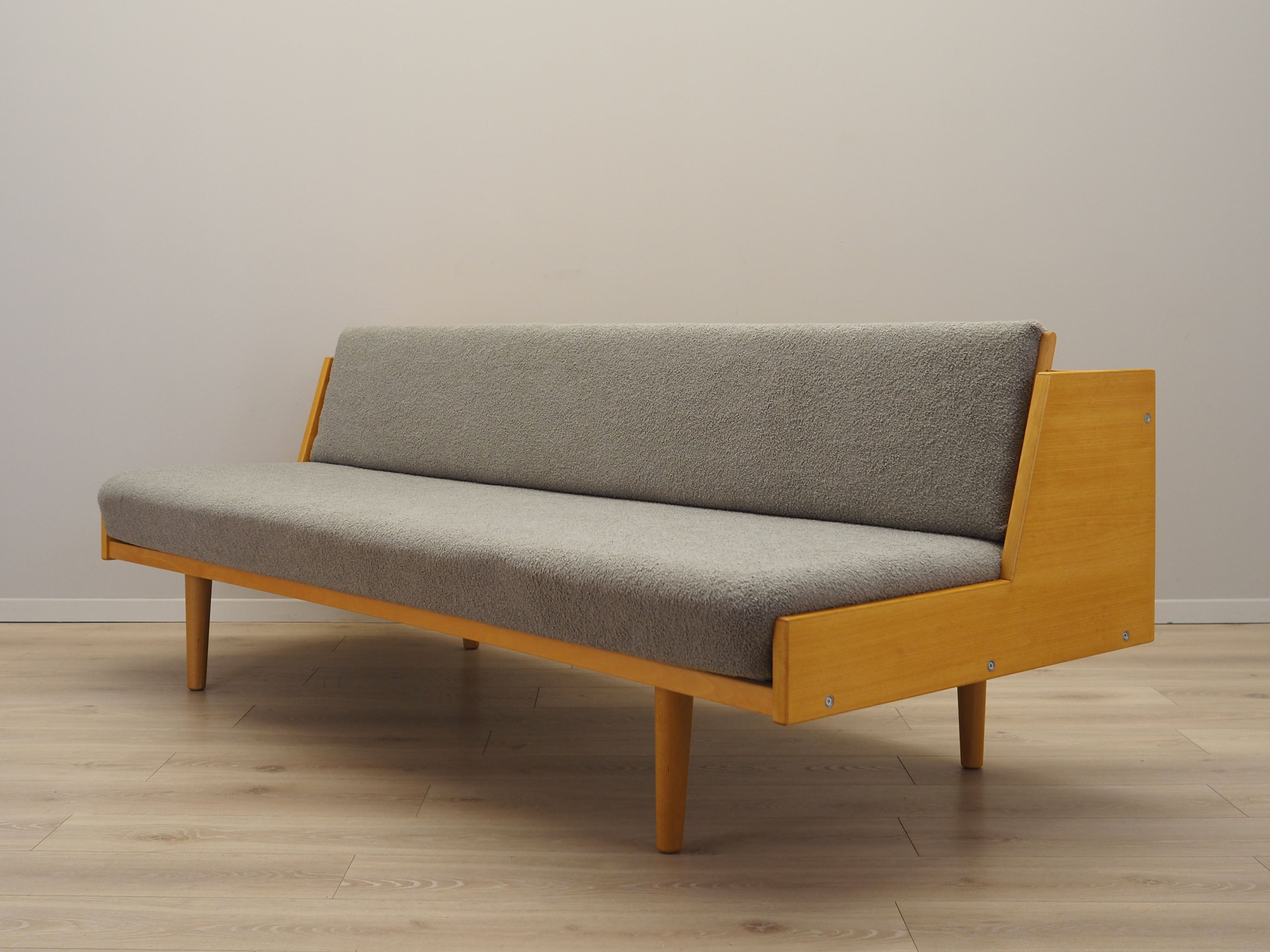 Beech_sofa_by_Hans._J._Wegner_1960s