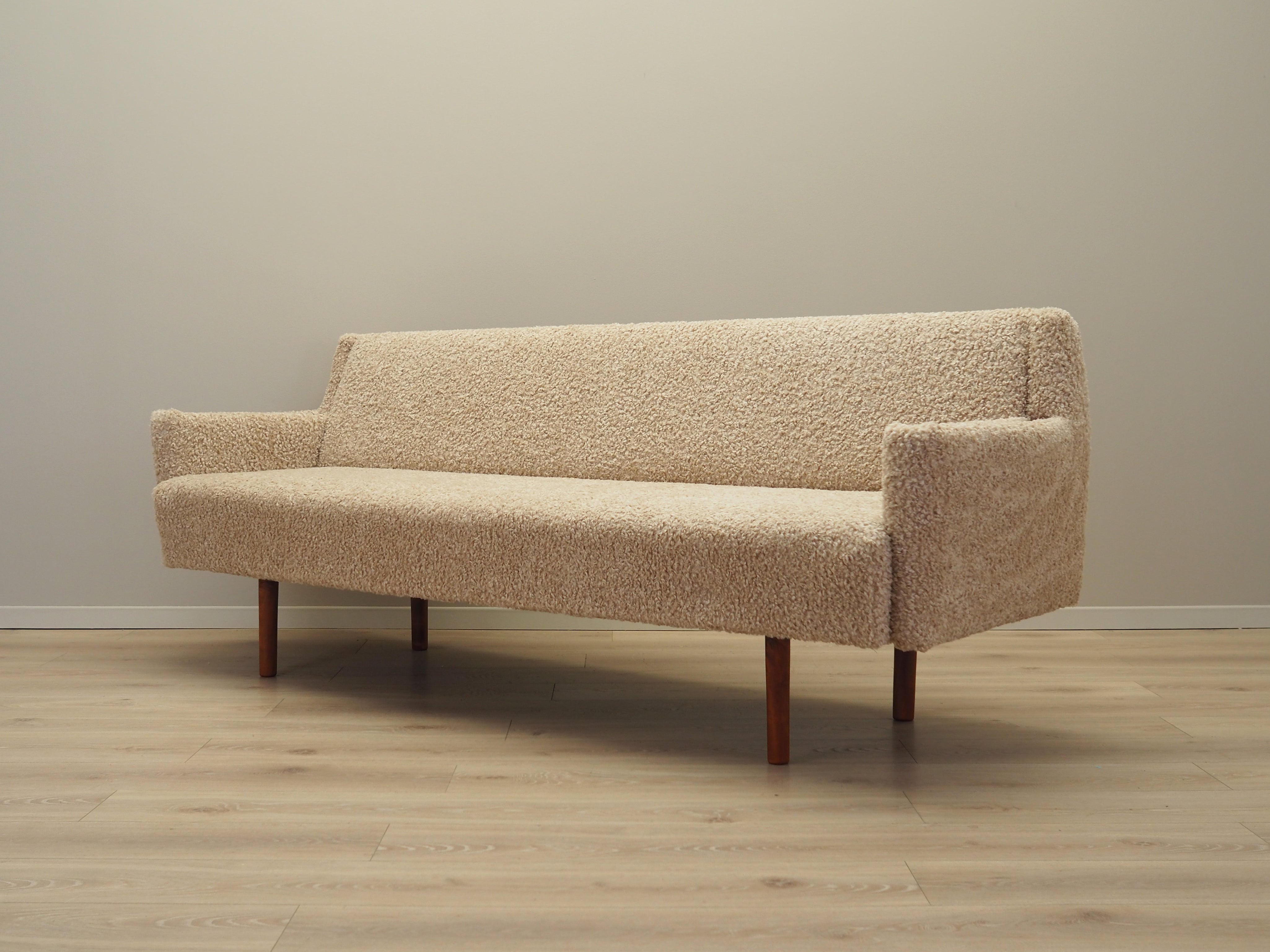 Beige_sofa_1970s