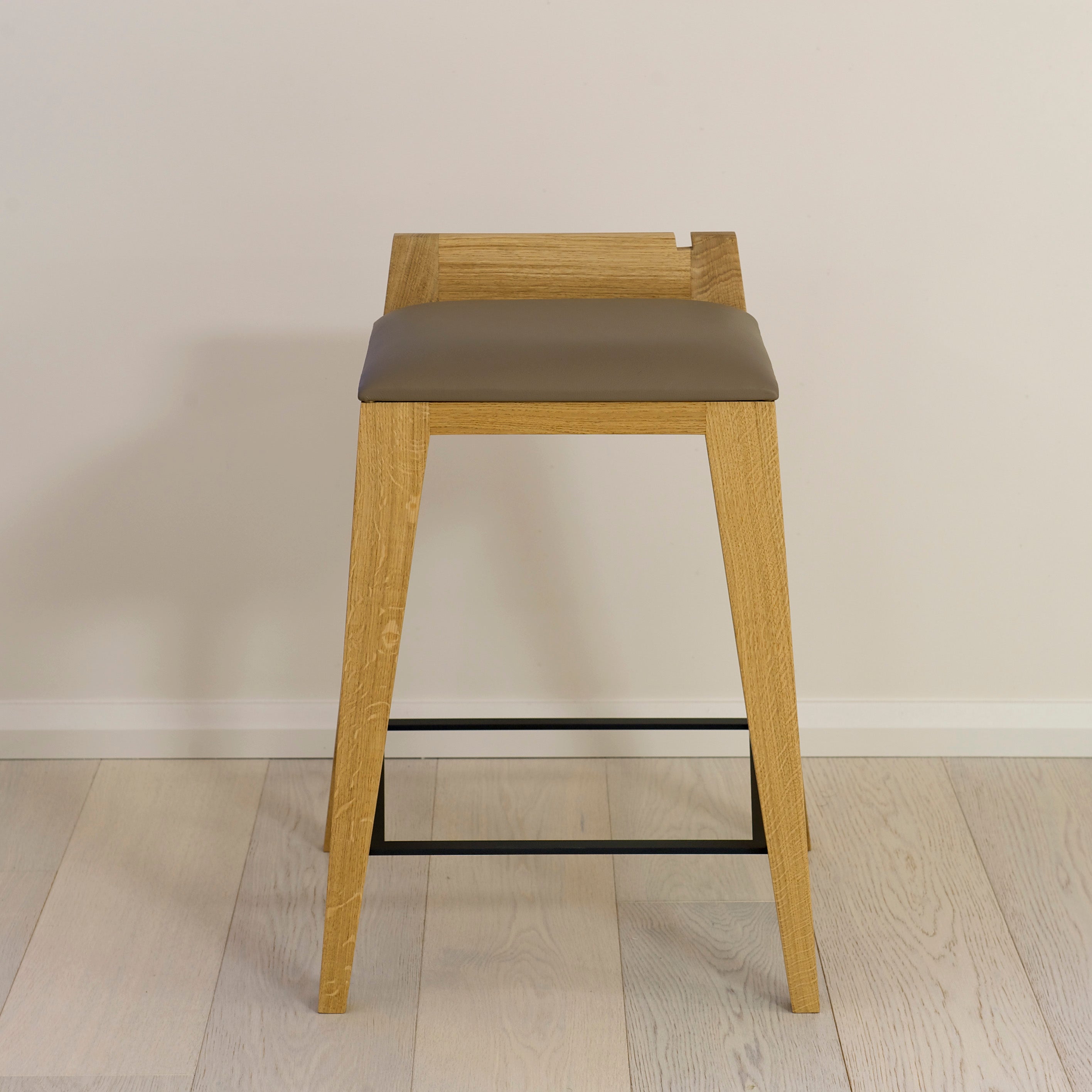 Bespoke_OM16.1_oak_counter_stool