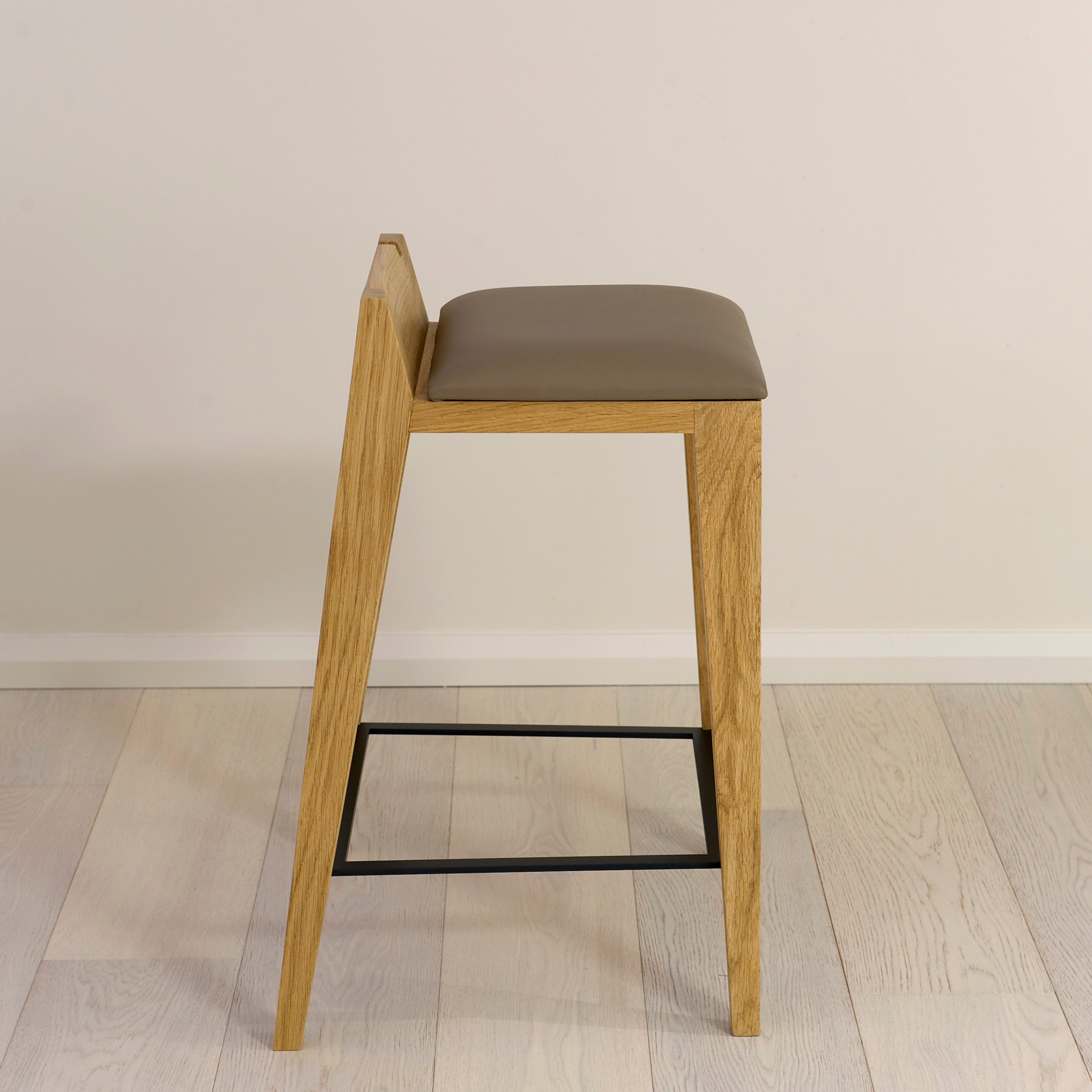 Bespoke_OM16.1_oak_counter_stool