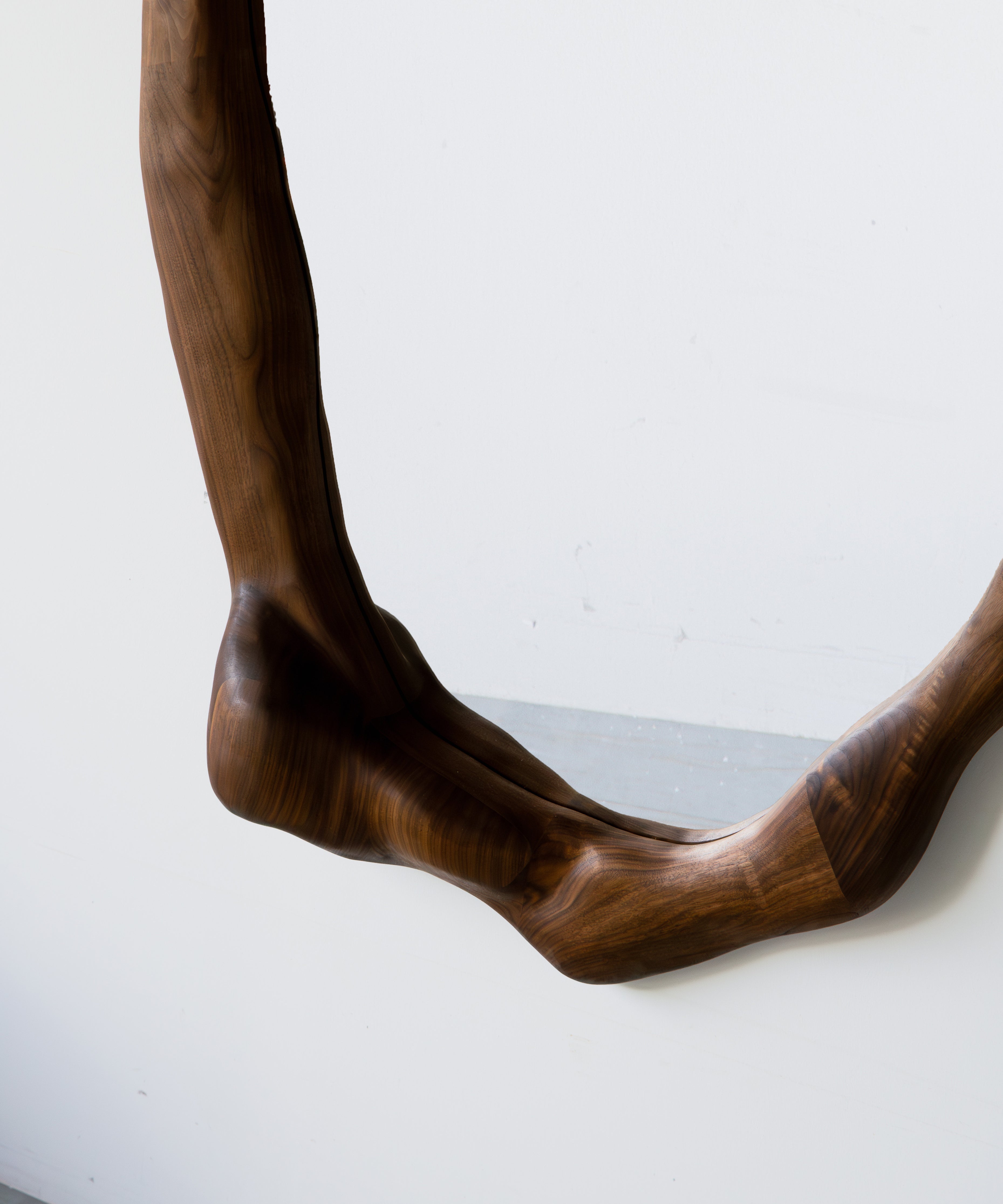 Big_Sculptural_Mirror_in_Walnut_Wood 