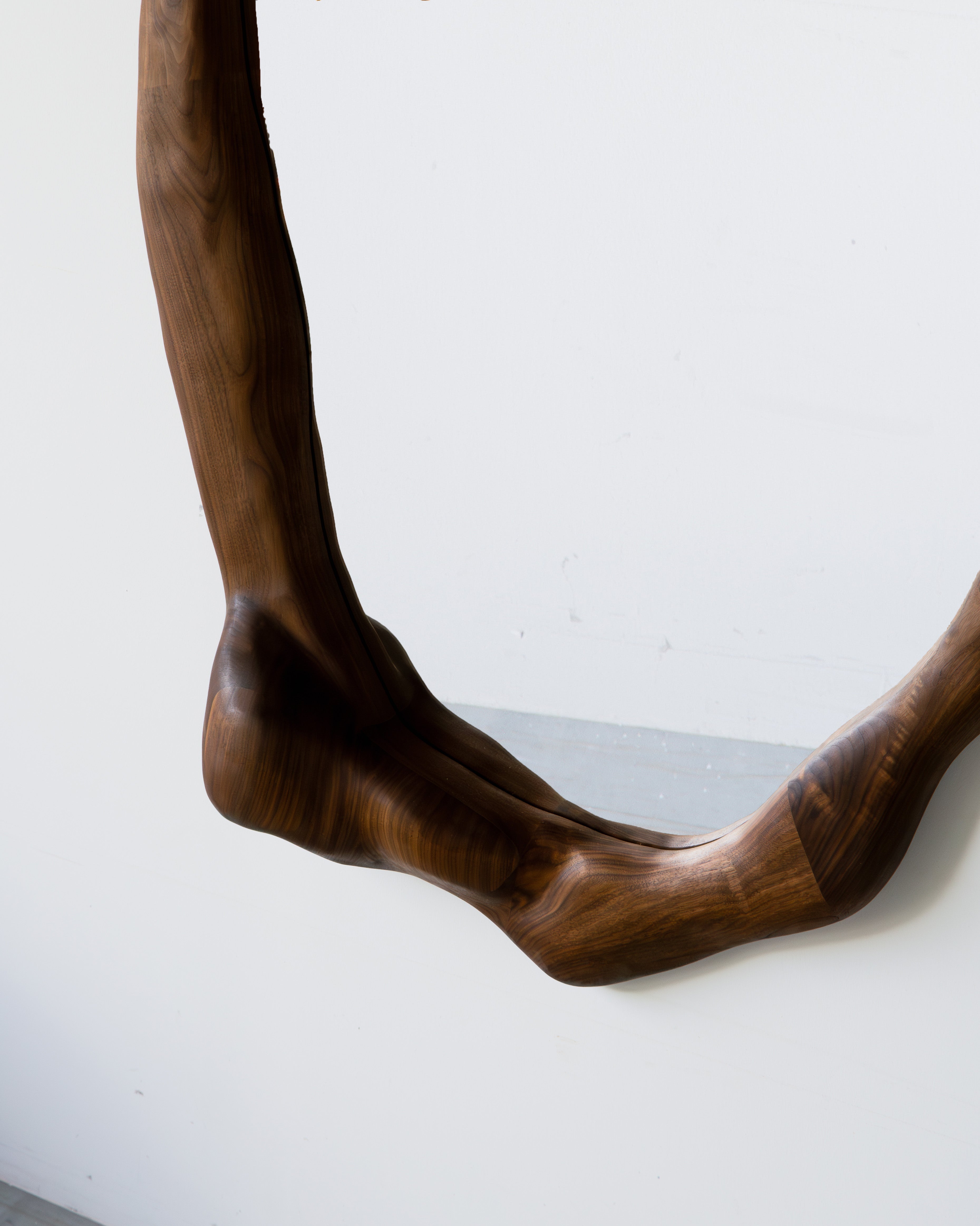 Big_Sculptural_Mirror_in_Walnut_Wood 