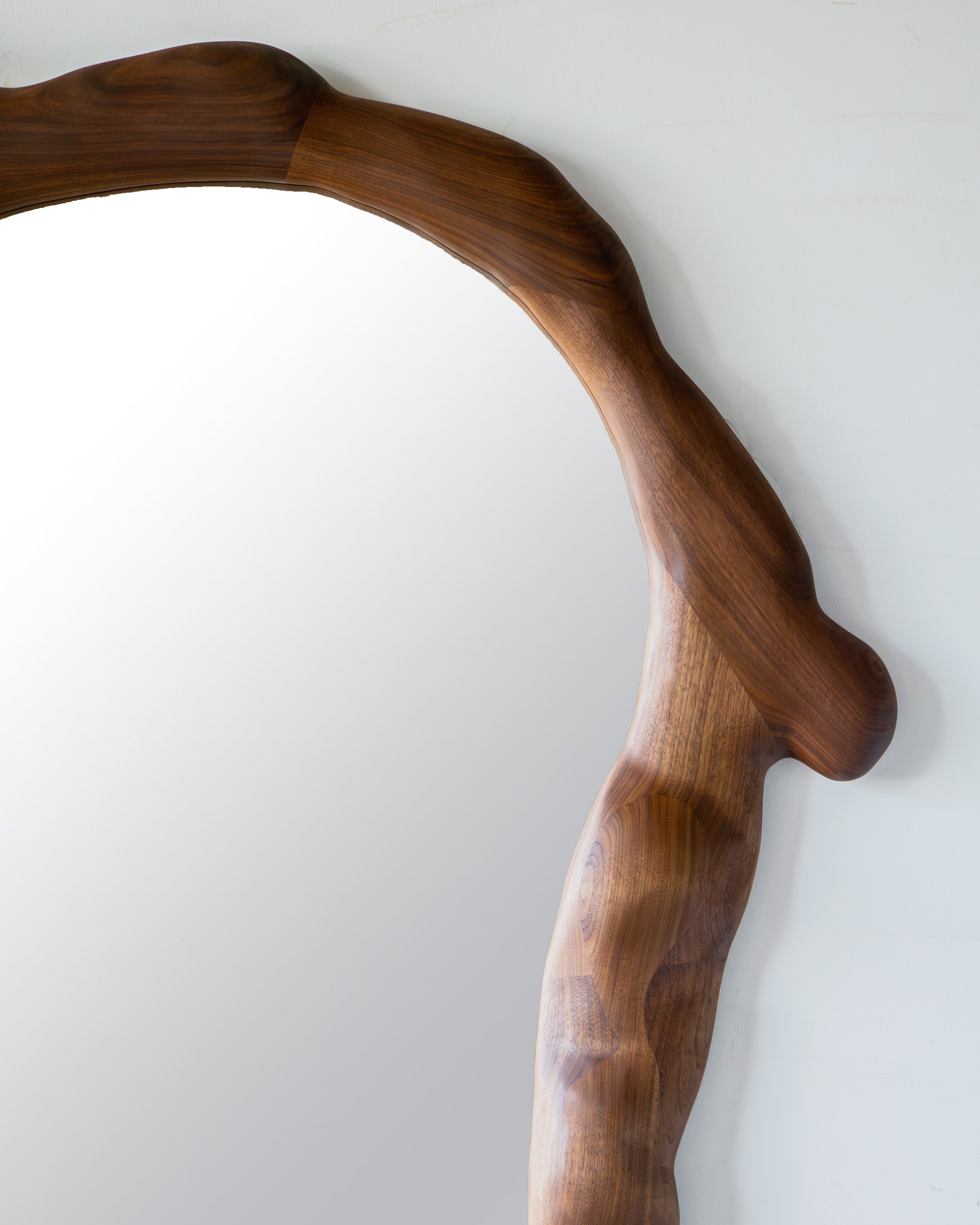 Big_Sculptural_Mirror_in_Walnut_Wood 