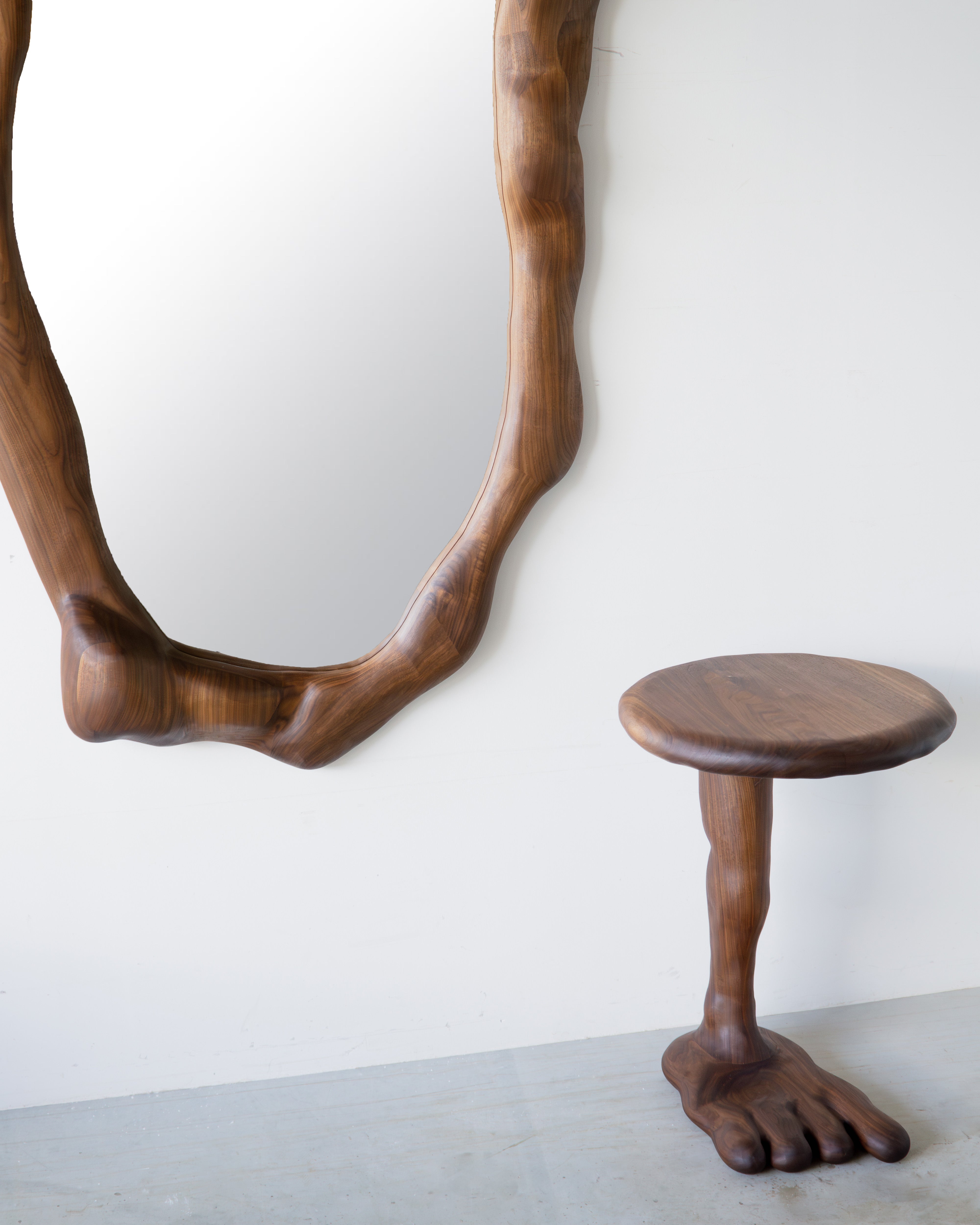 Big_Sculptural_Mirror_in_Walnut_Wood 