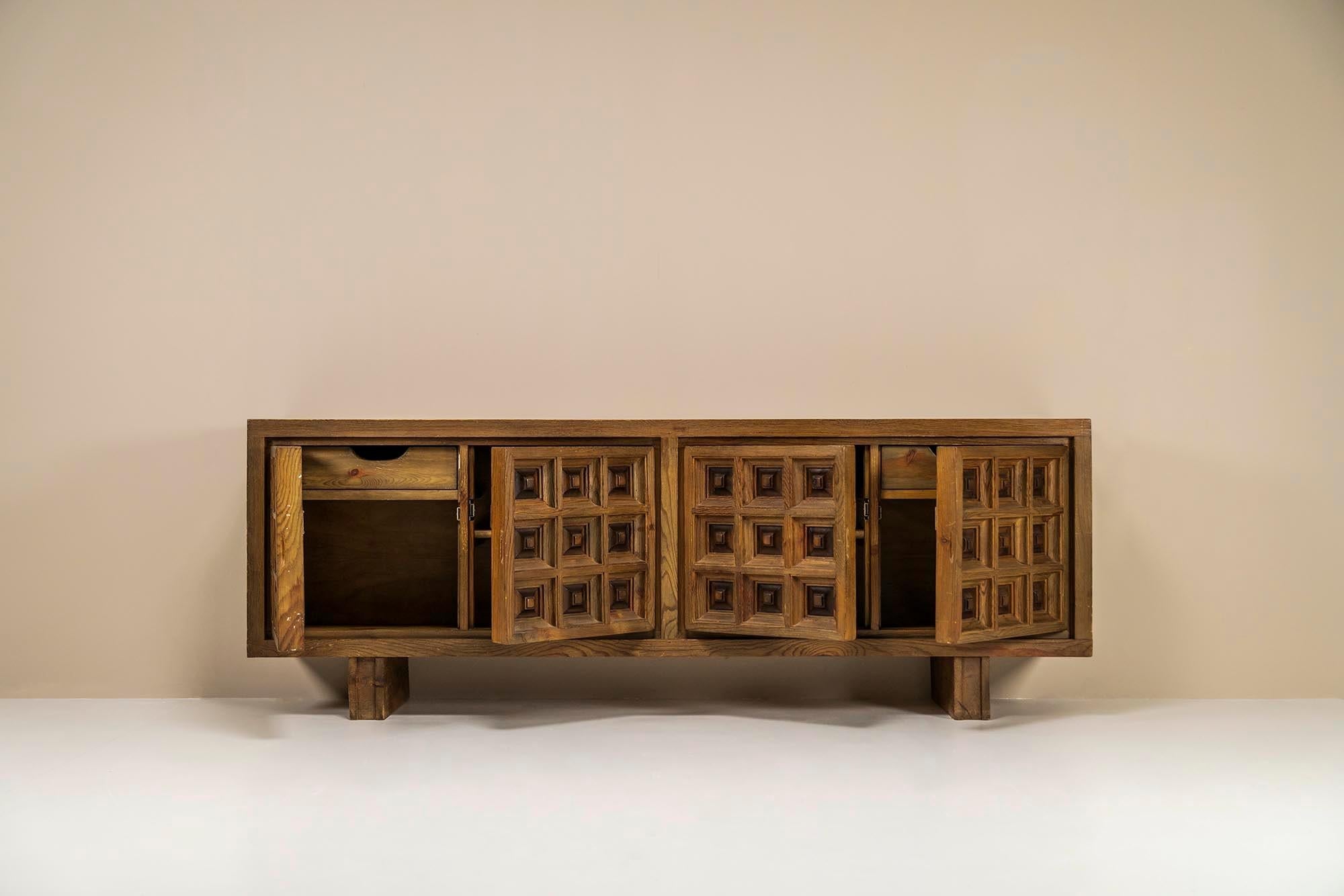 Biosca_Sideboard_in_Stained_Pine_Spain_1960s