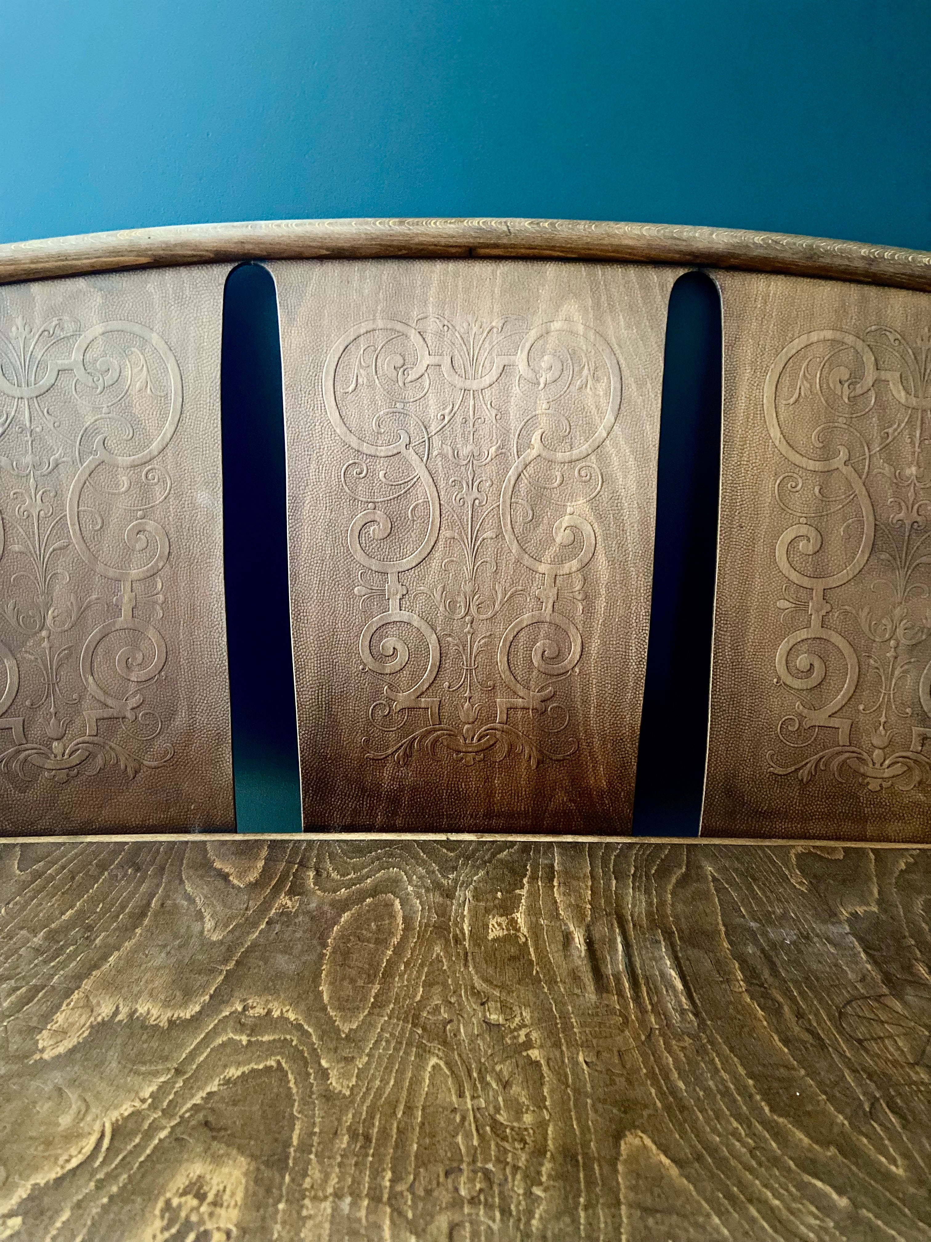 Bistro_style_bench_in_embossed_wood_stamped_Thonet_-_early_20th_century.