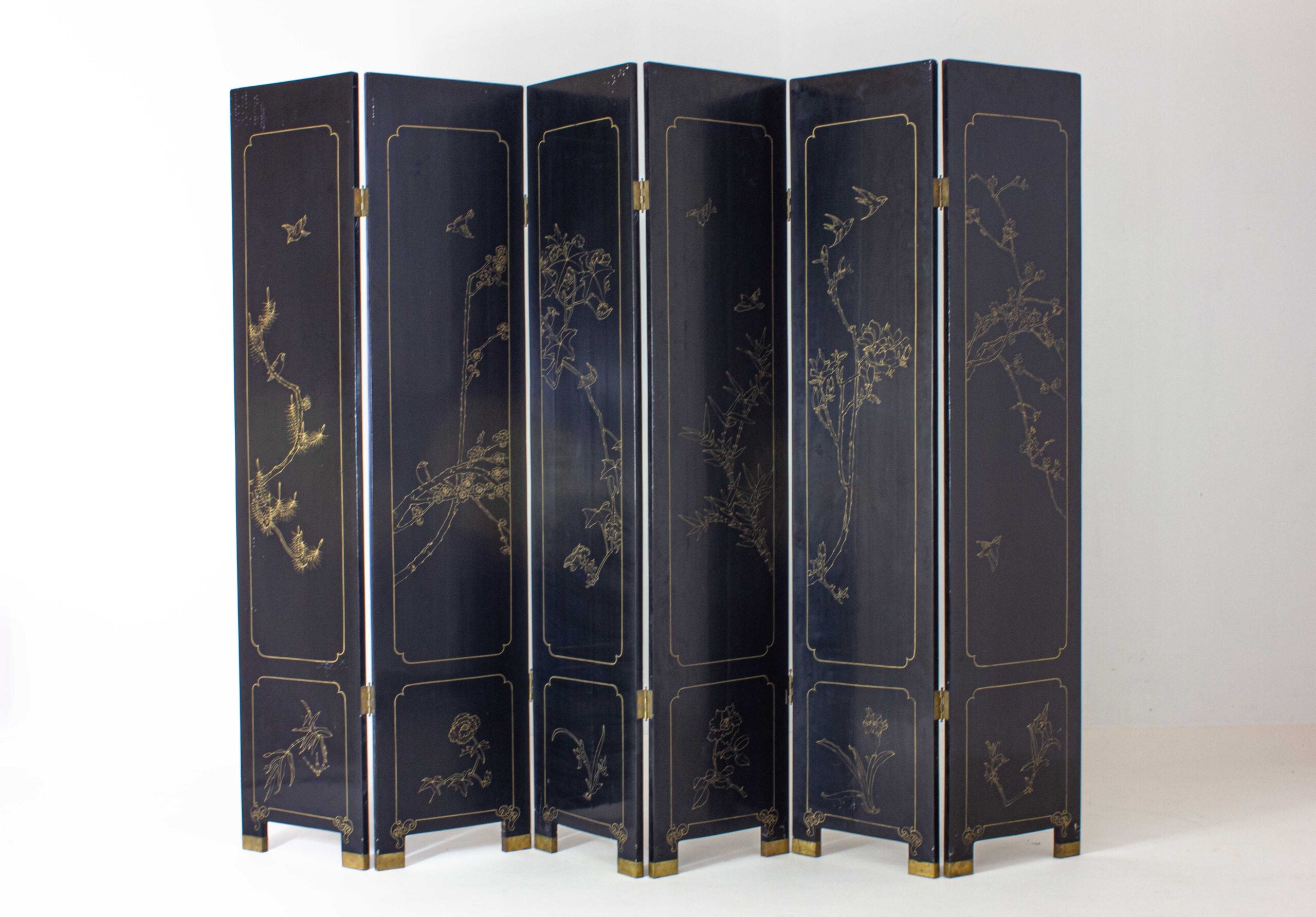 Black_Oriental_room_divider_with_marble_stone_details_1970s