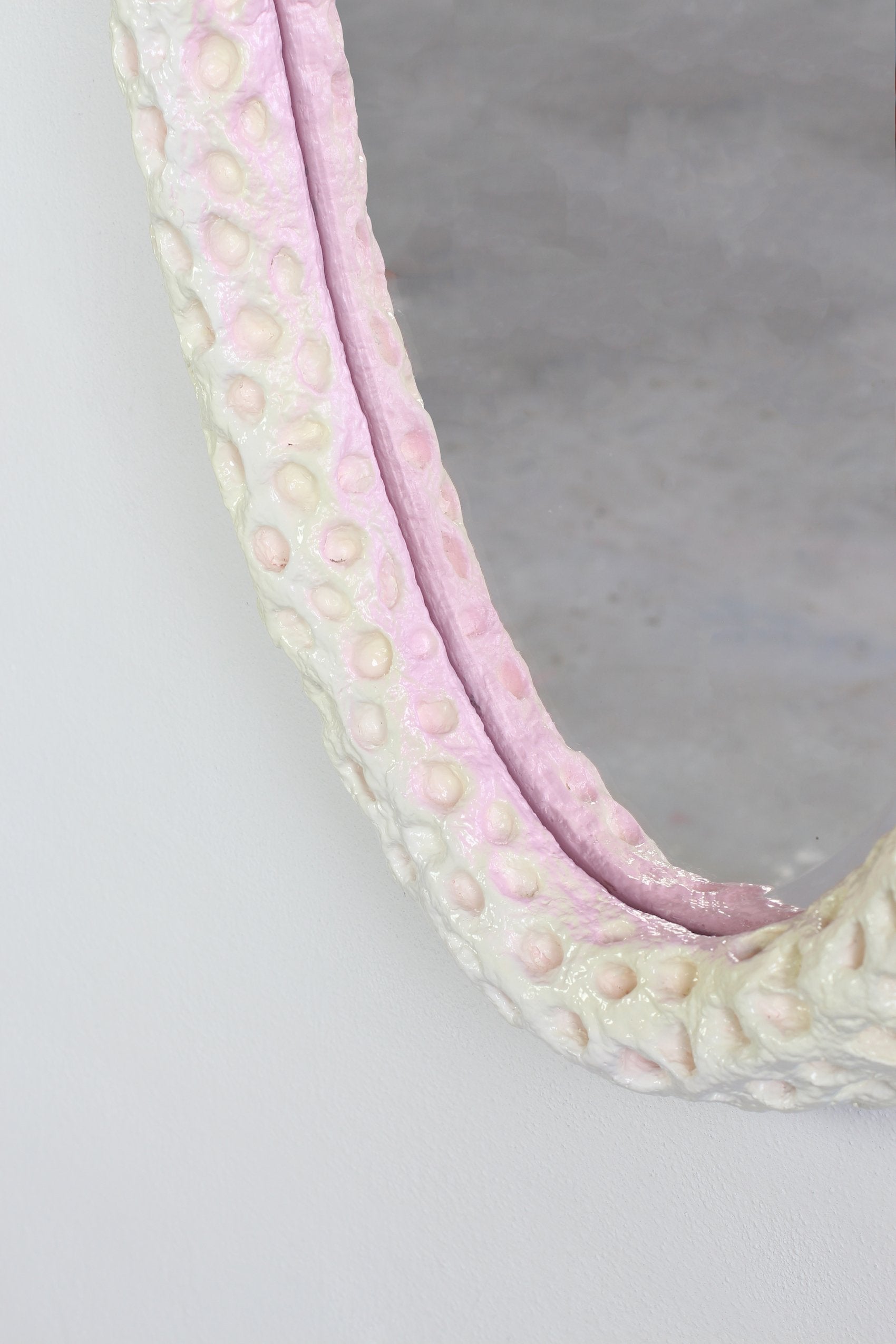 Blue-yellow-pink_mirror_with_holes