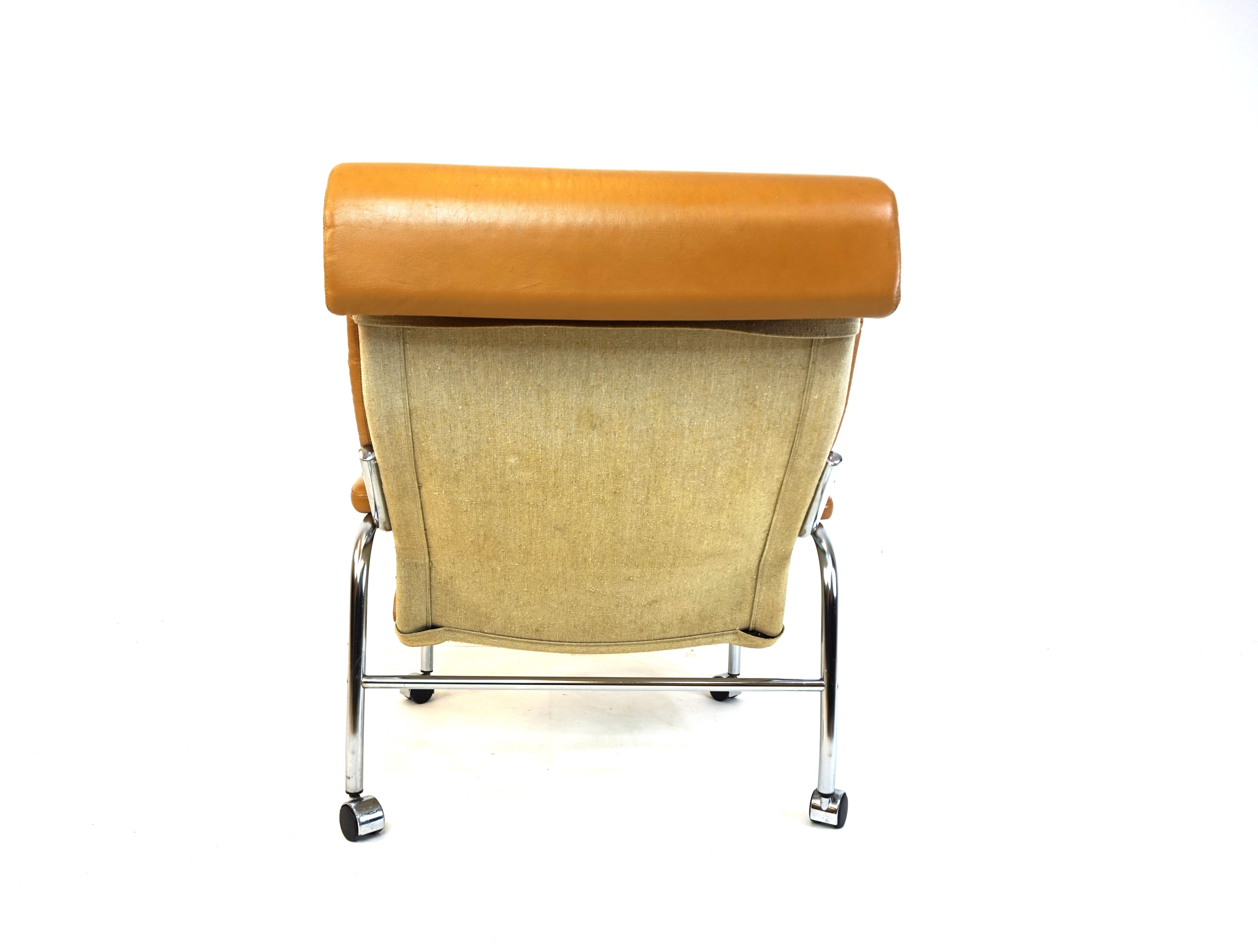 Bore_leather_armchair_by_Noboru_Nakamura

