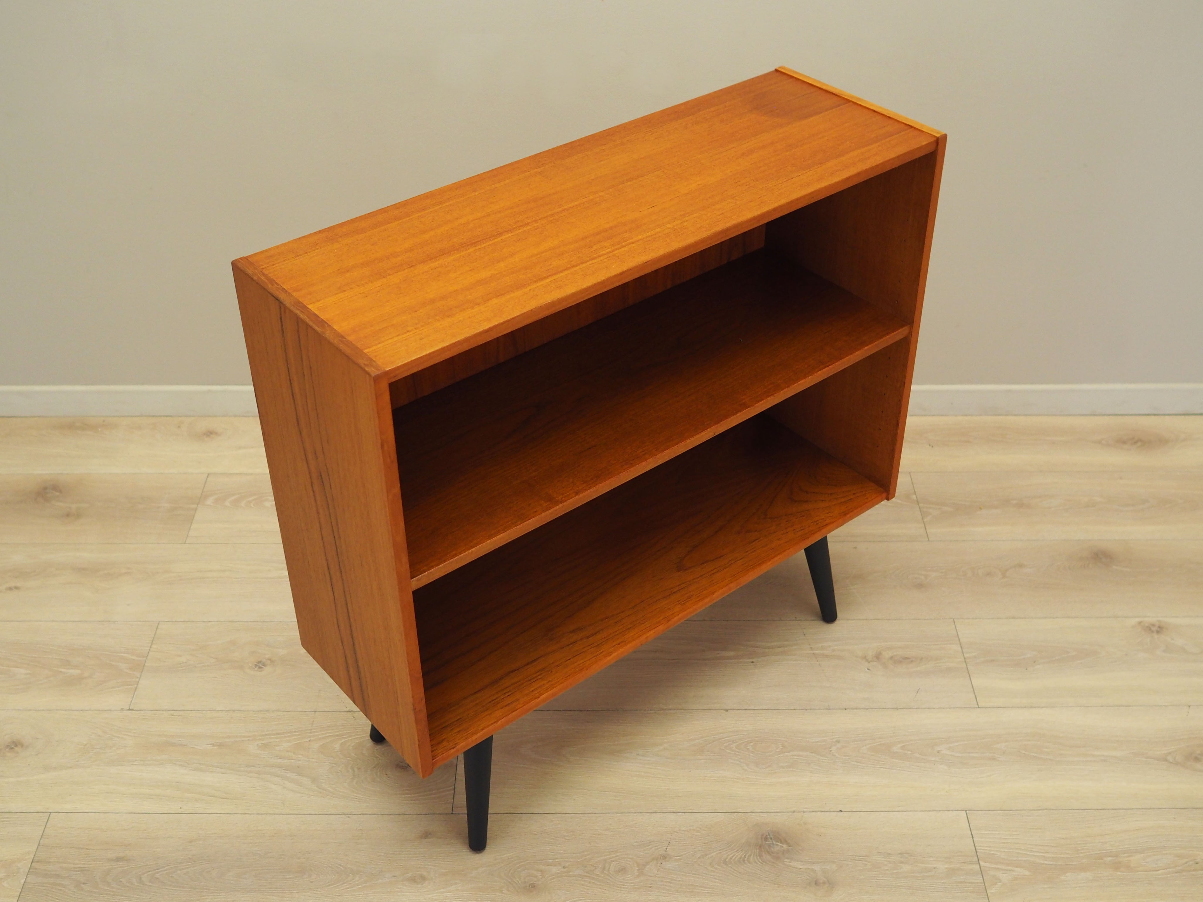 Brown_Teak_bookcase_in_Danish_design_from_1970s_production_Denmark