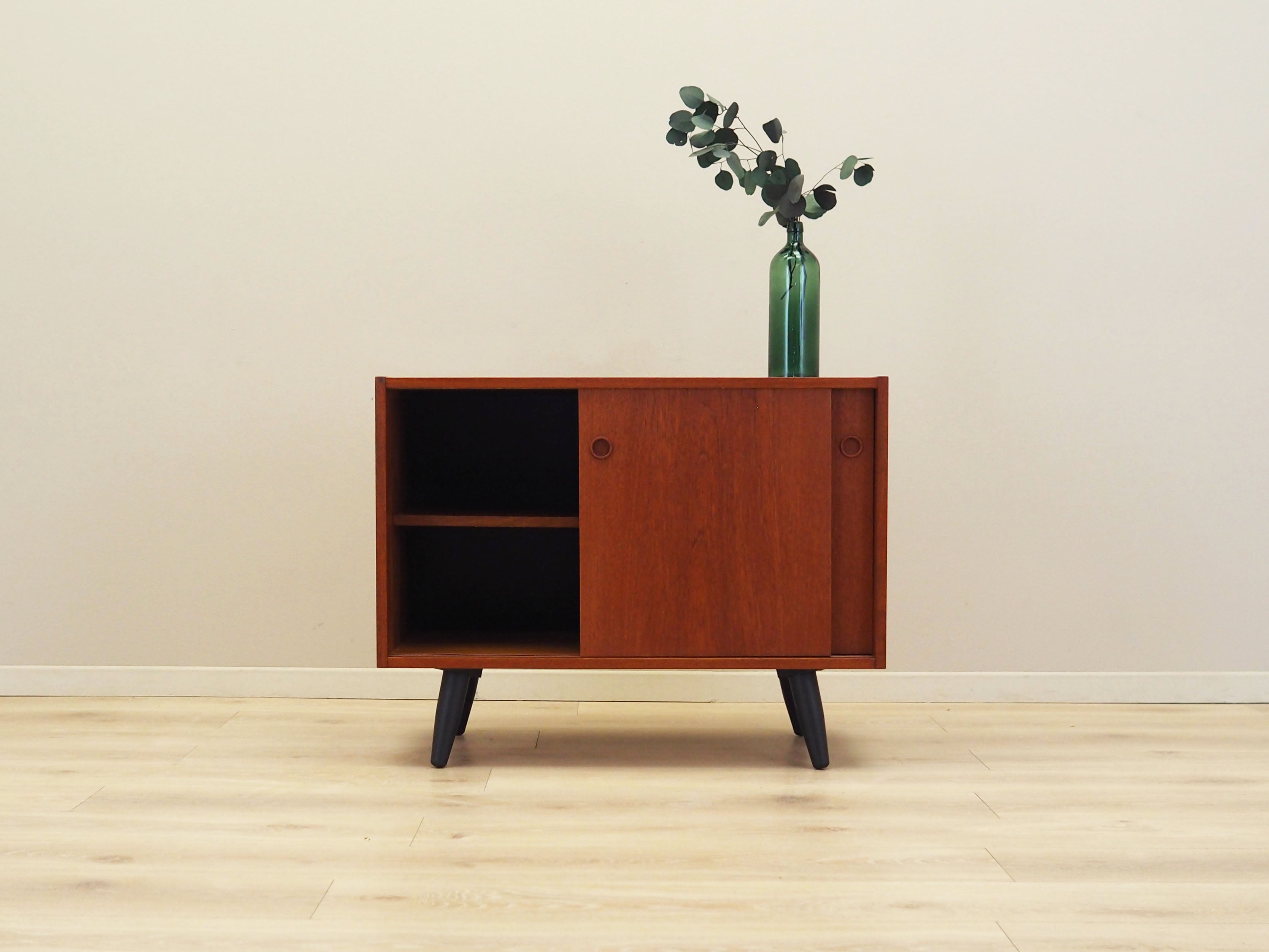 Brown_Teak_cabinet_Danish_design_1970s_production_Denmark