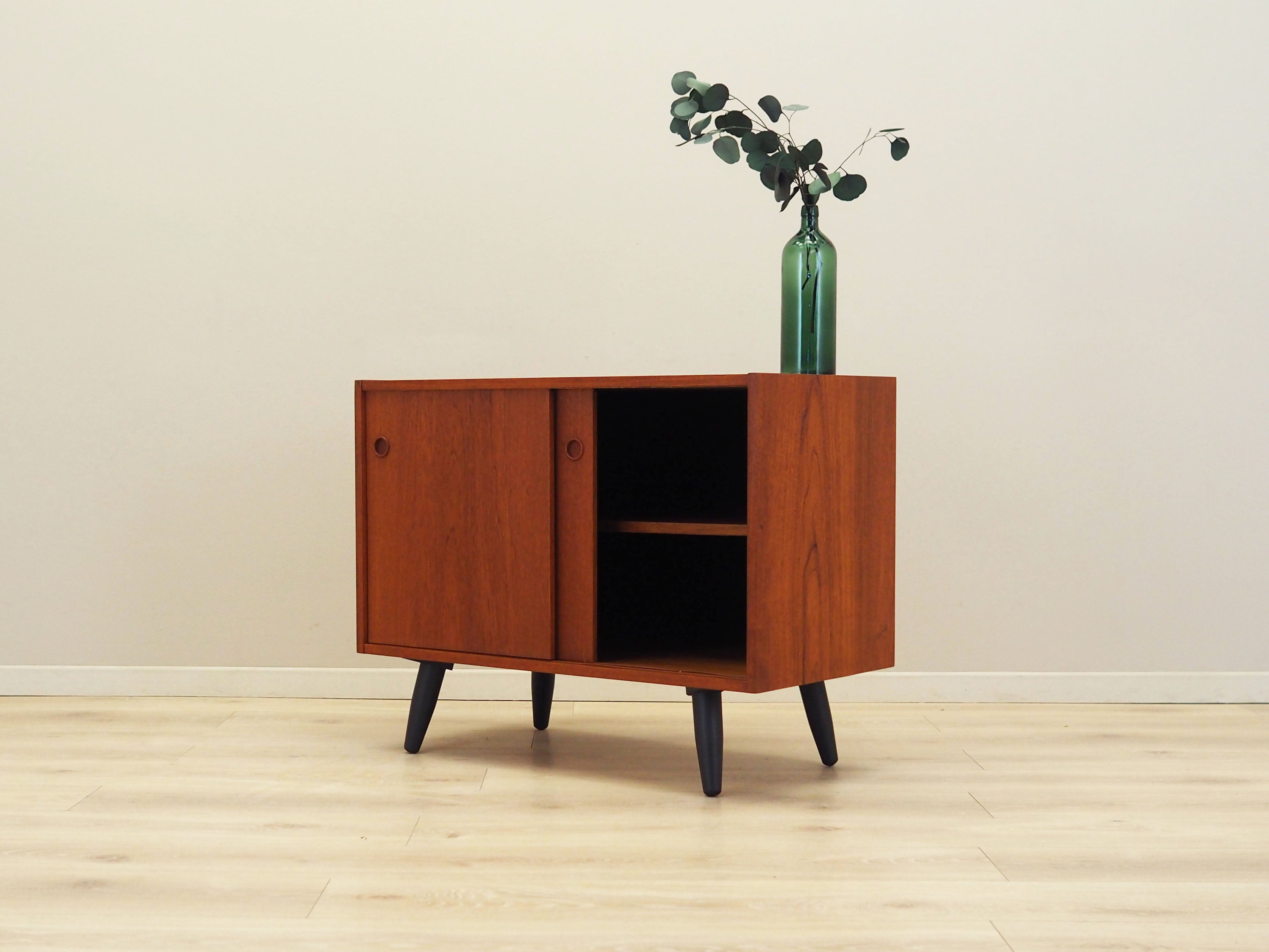 Brown_Teak_cabinet_Danish_design_1970s_production_Denmark