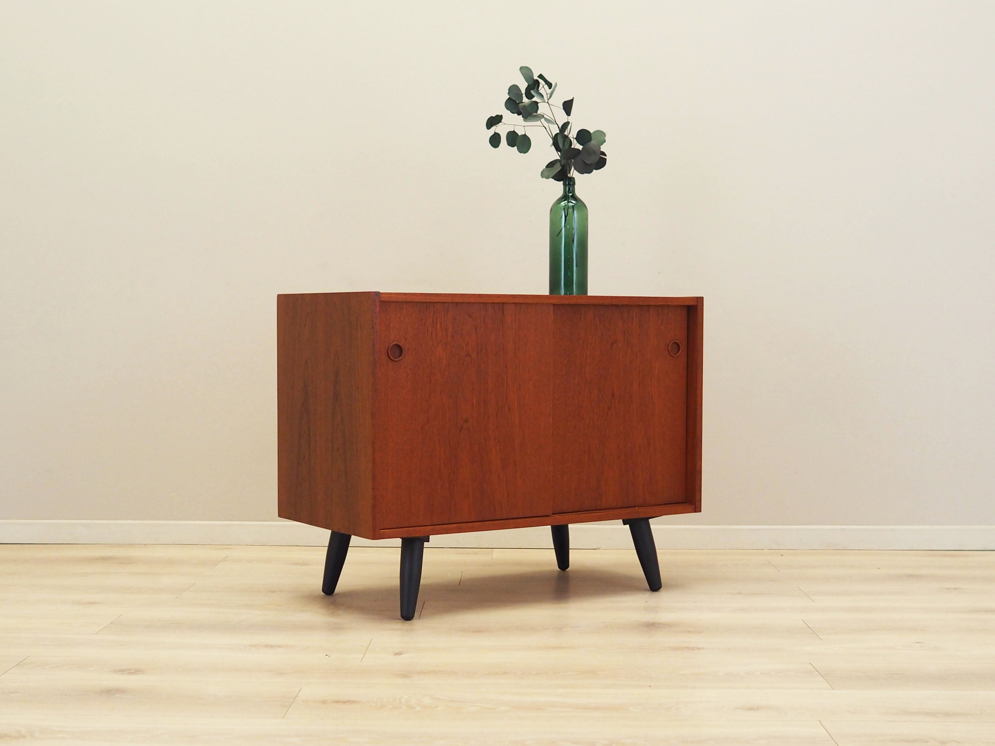 Brown_Teak_cabinet_Danish_design_1970s_production_Denmark