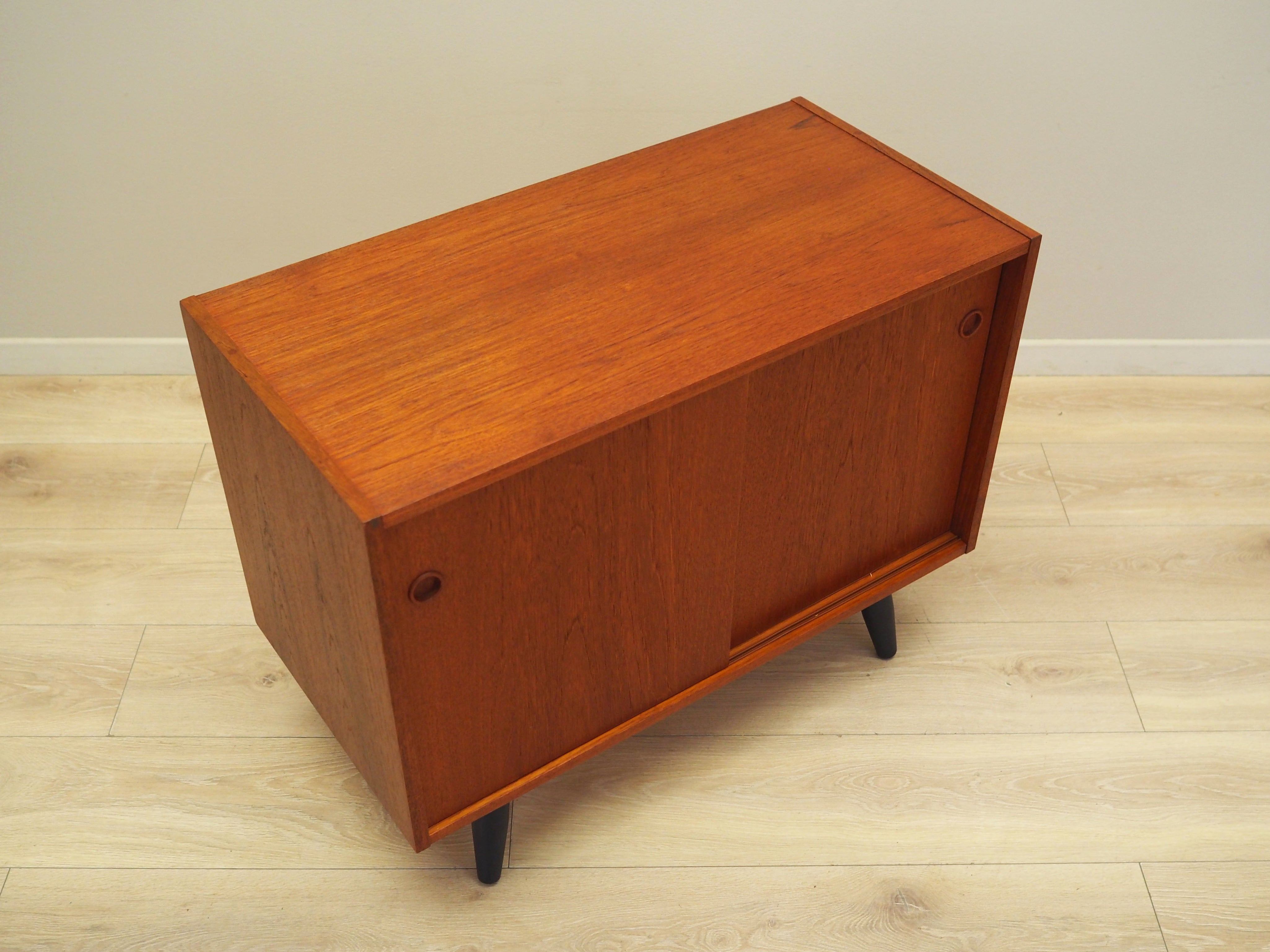 Brown_Teak_cabinet_Danish_design_1970s_production_Denmark