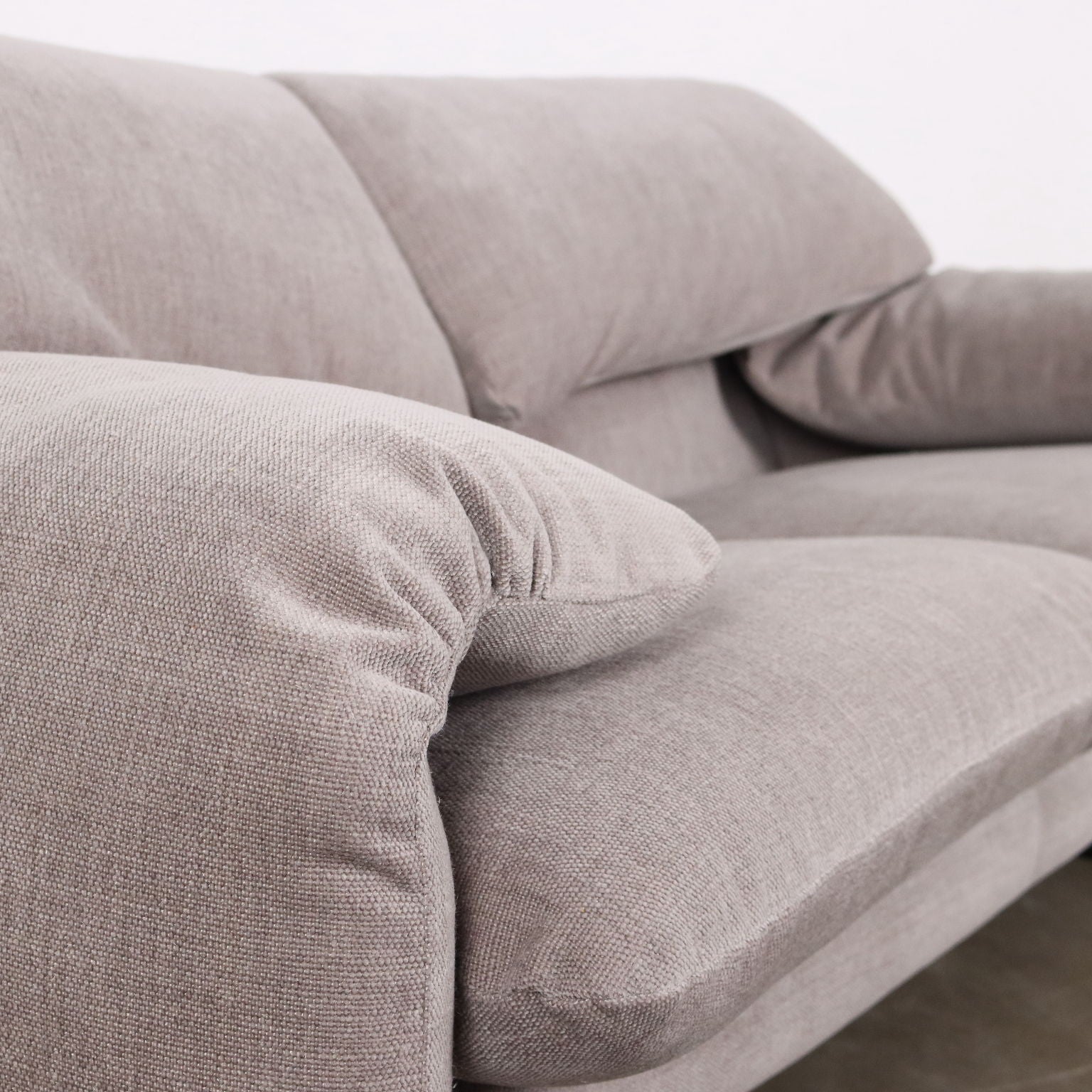 Brown_Vintage_Sofa_Cassina_Maralunga_Design_Vico_Magistretti_1980s