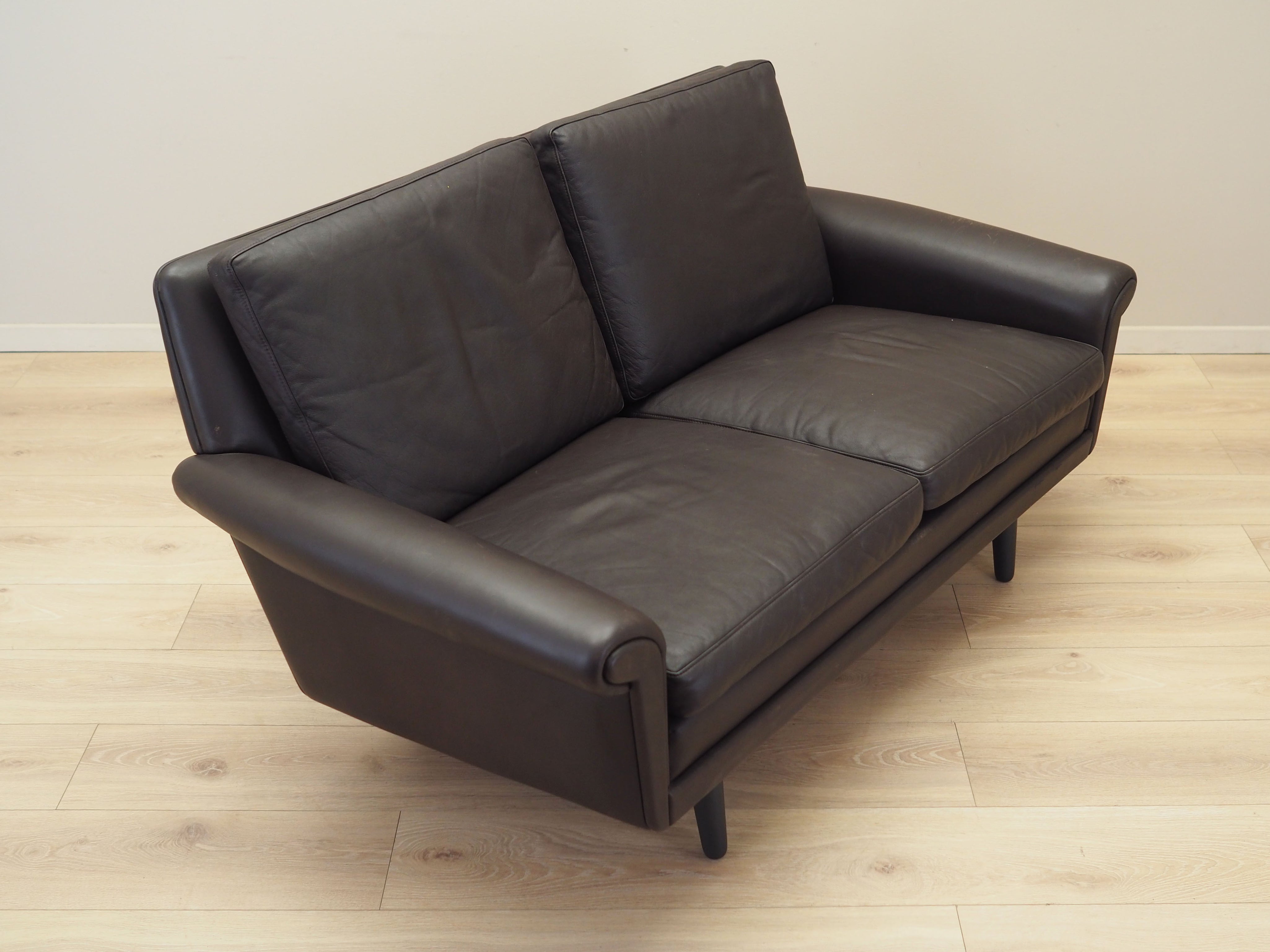 Brown_leather_sofa_Danish_design_1960s_designer_Aage_Christiansen_manufacture_Erhardsen_Andersen