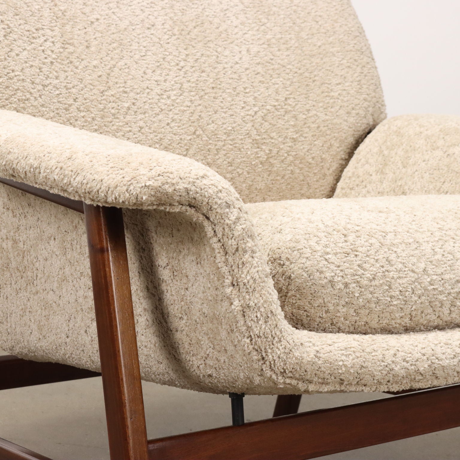 Cassina_849_Armchair_Vintage_Design_G._Frattini_1950s-1960s