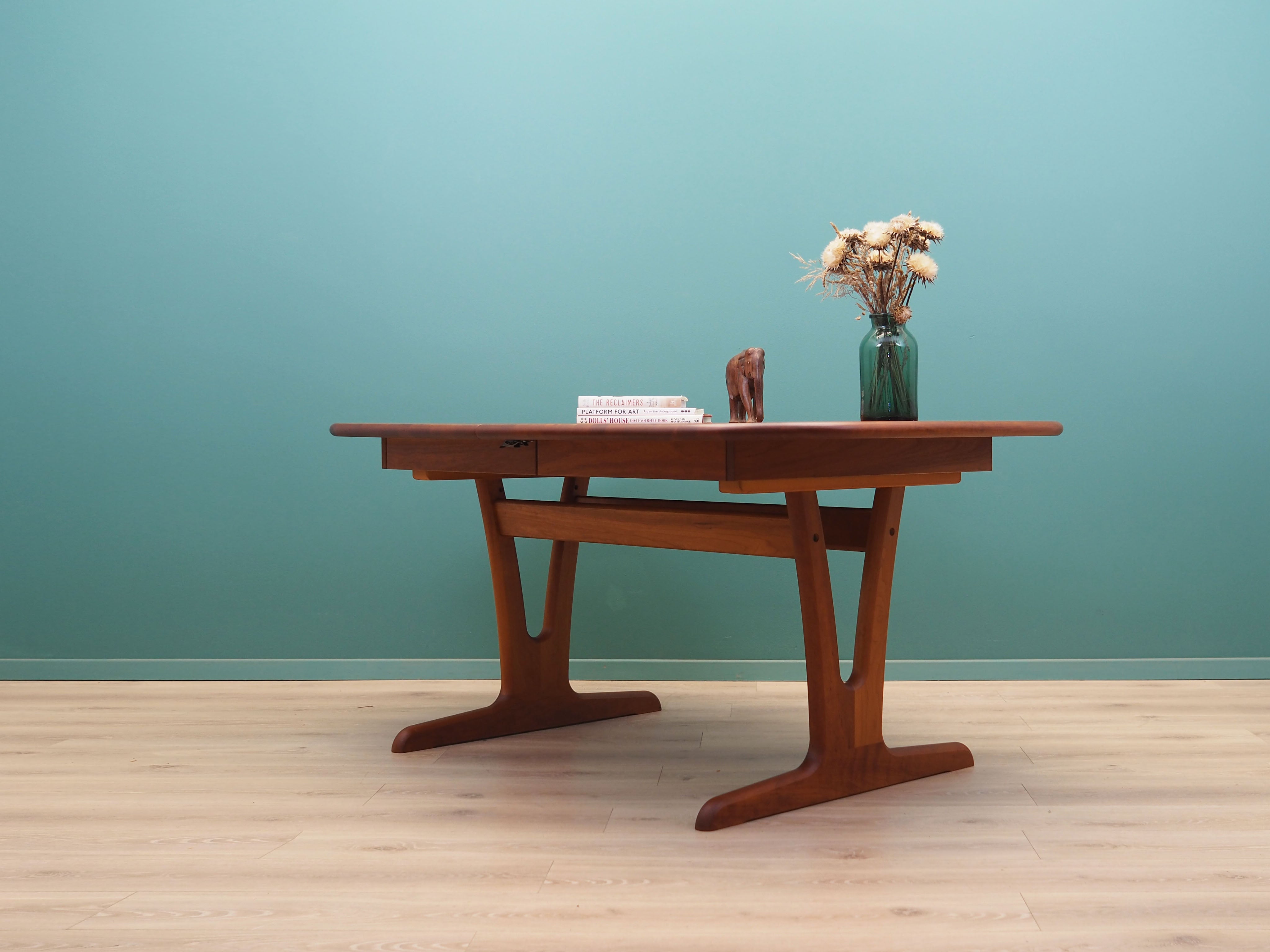 Cherry_table_Danish_design_1970s_production_Denmark