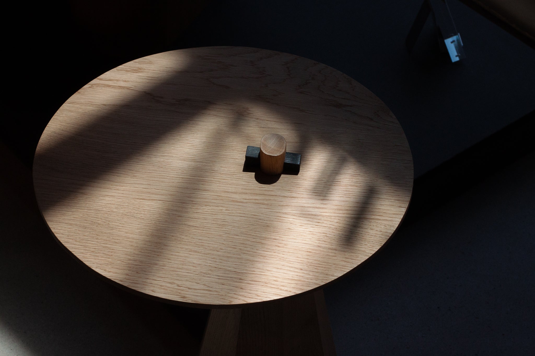 Chock_Side_Table