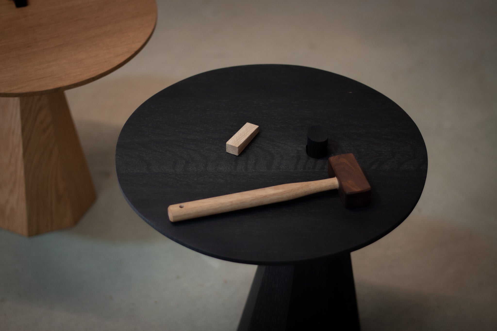 Chock_Side_Table