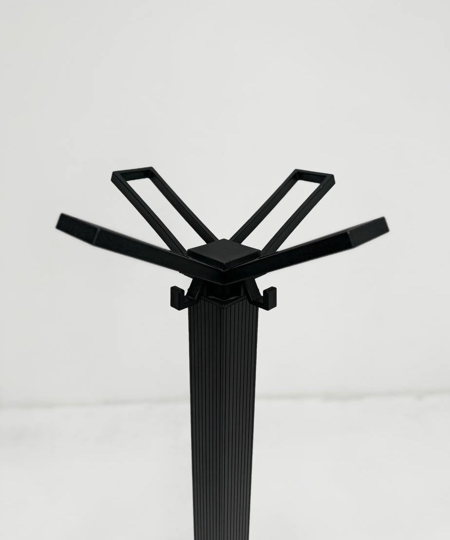 Coat_Stand_by_Michele_De_Lucchi_Tadao_Takaichi_for_Kartell