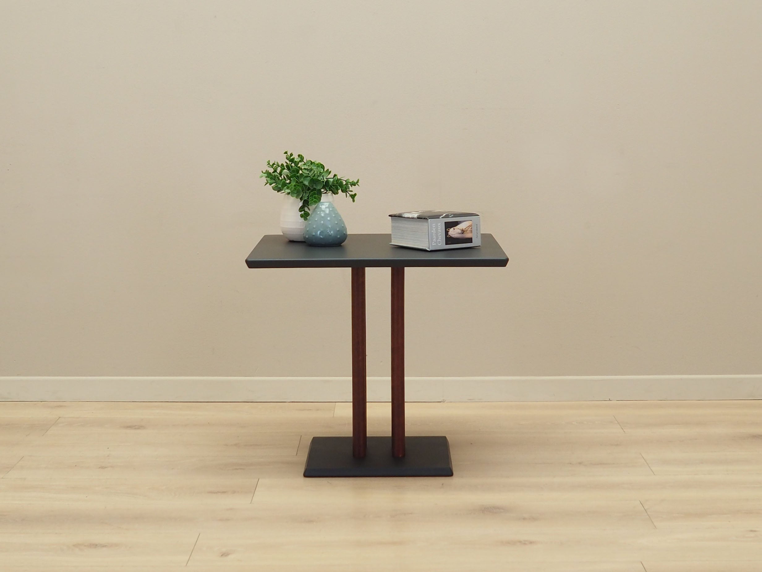 Coffee_table_Danish_design_1980s_production_Denmark