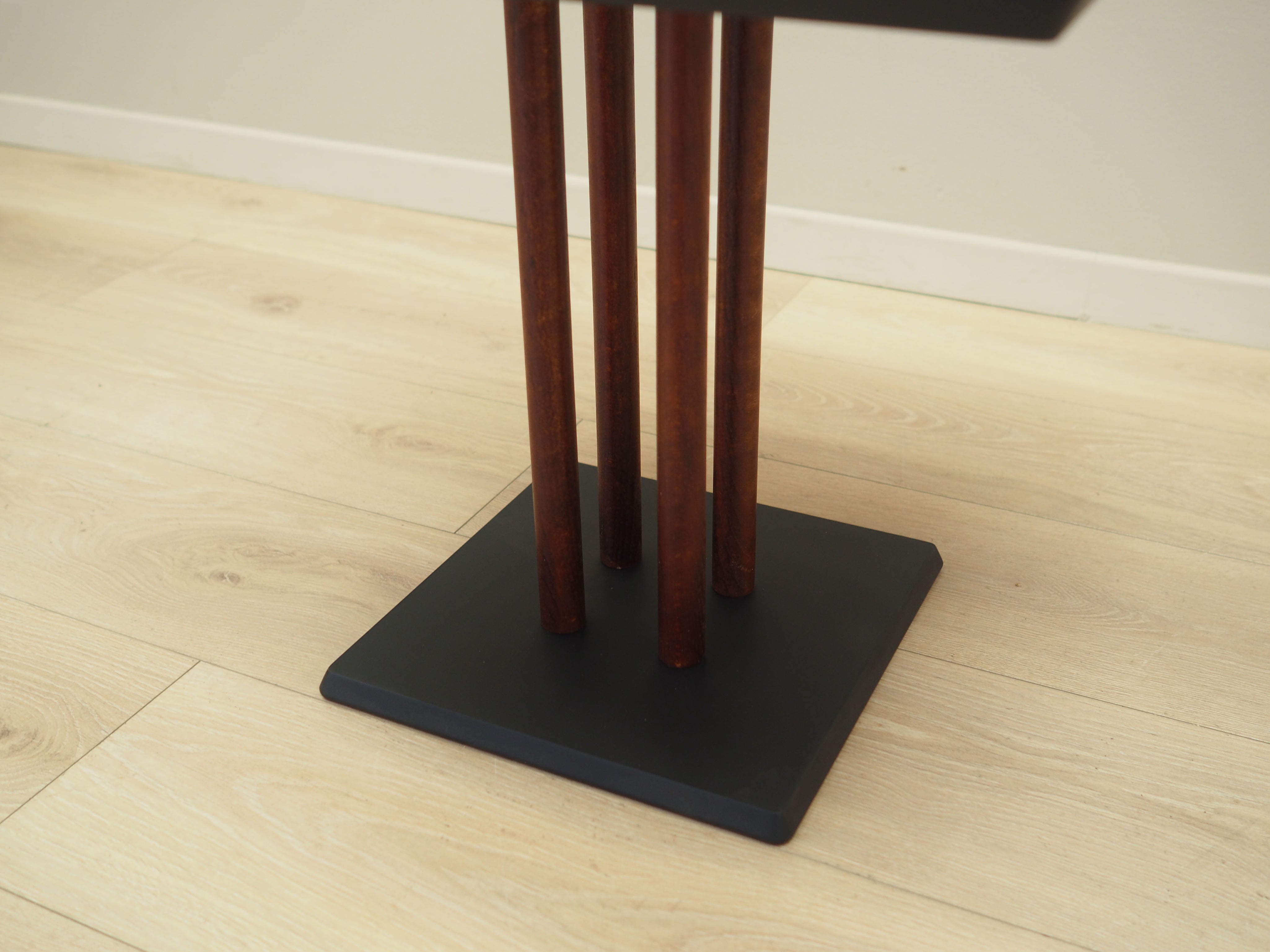 Coffee_table_Danish_design_1980s_production_Denmark