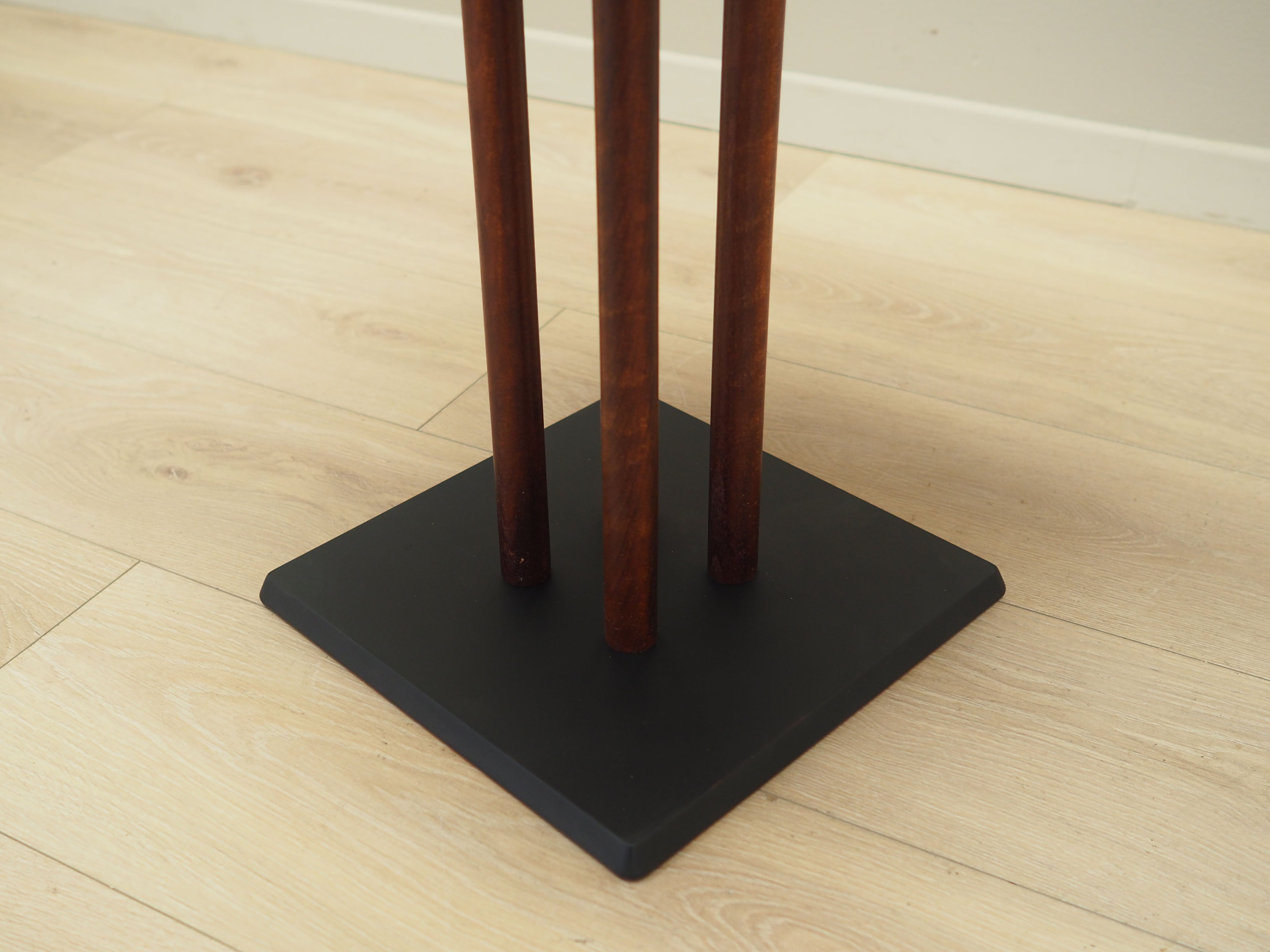 Coffee_table_Danish_design_1980s_production_Denmark