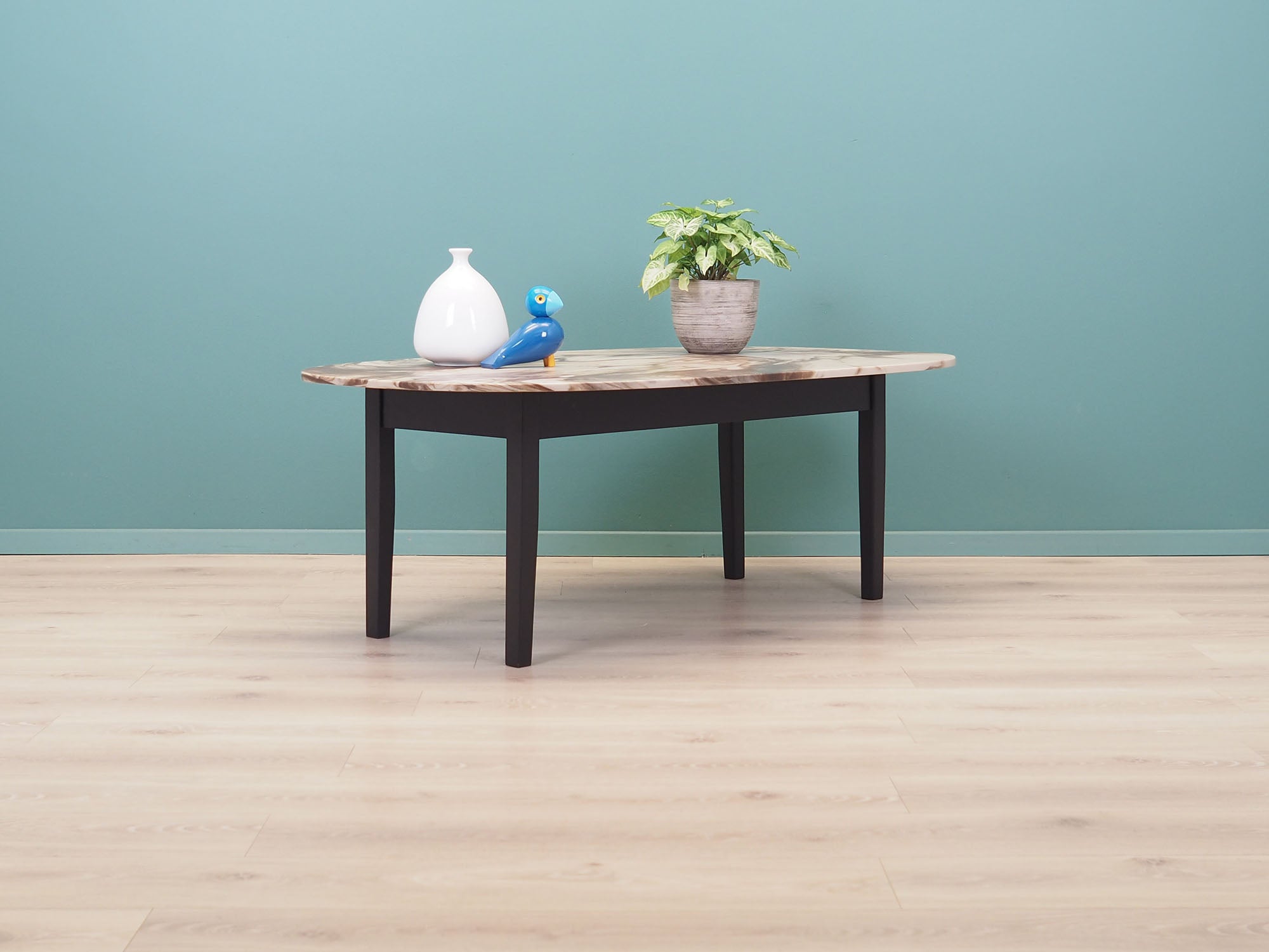 Coffee_table_Danish_design_from_1970s_production_Denmark