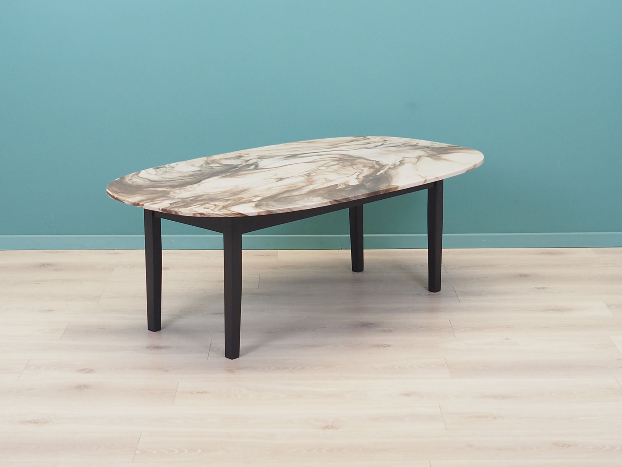 Coffee_table_Danish_design_from_1970s_production_Denmark