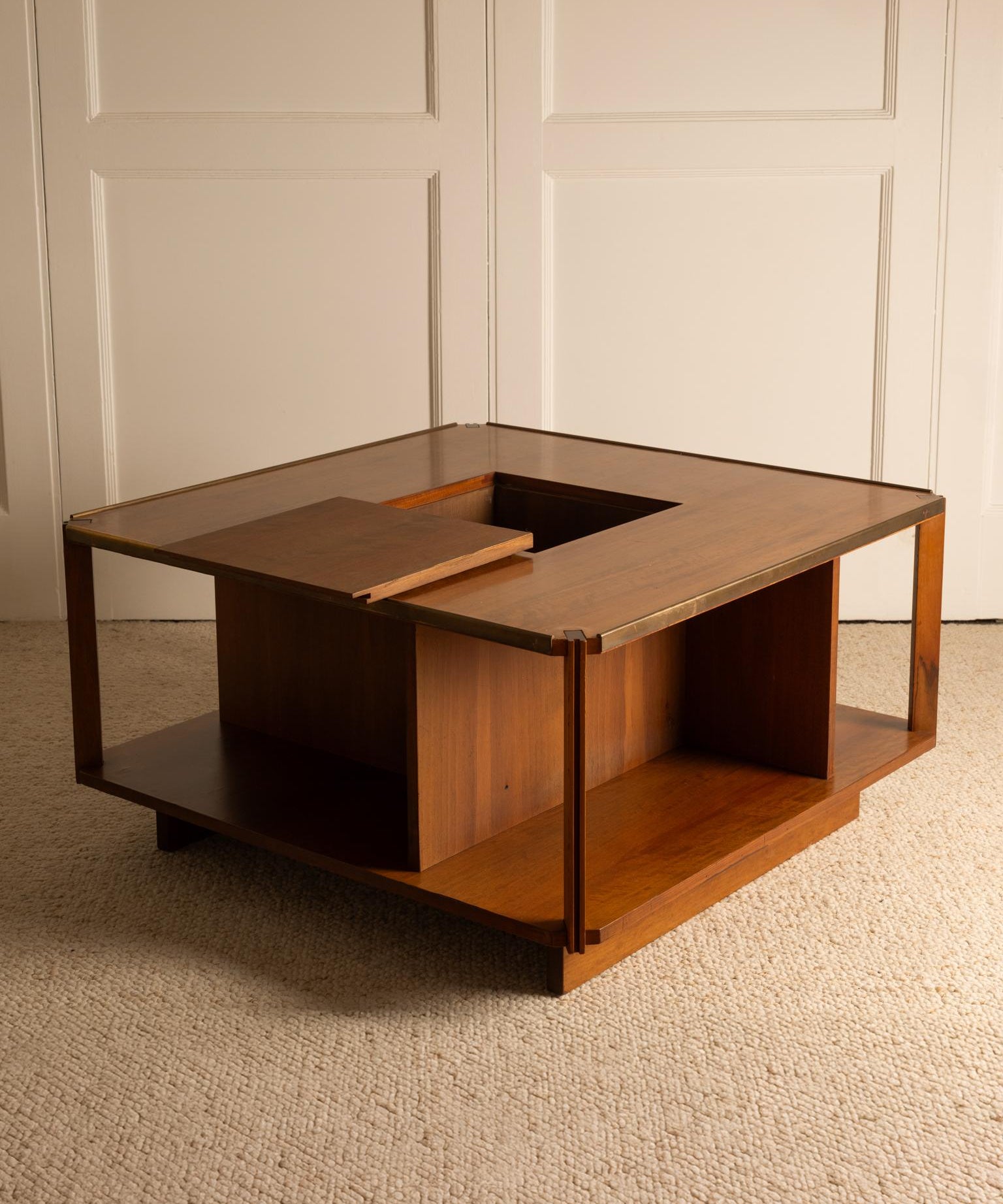 Coffee_table_attributed_to_Marco_Zanuso