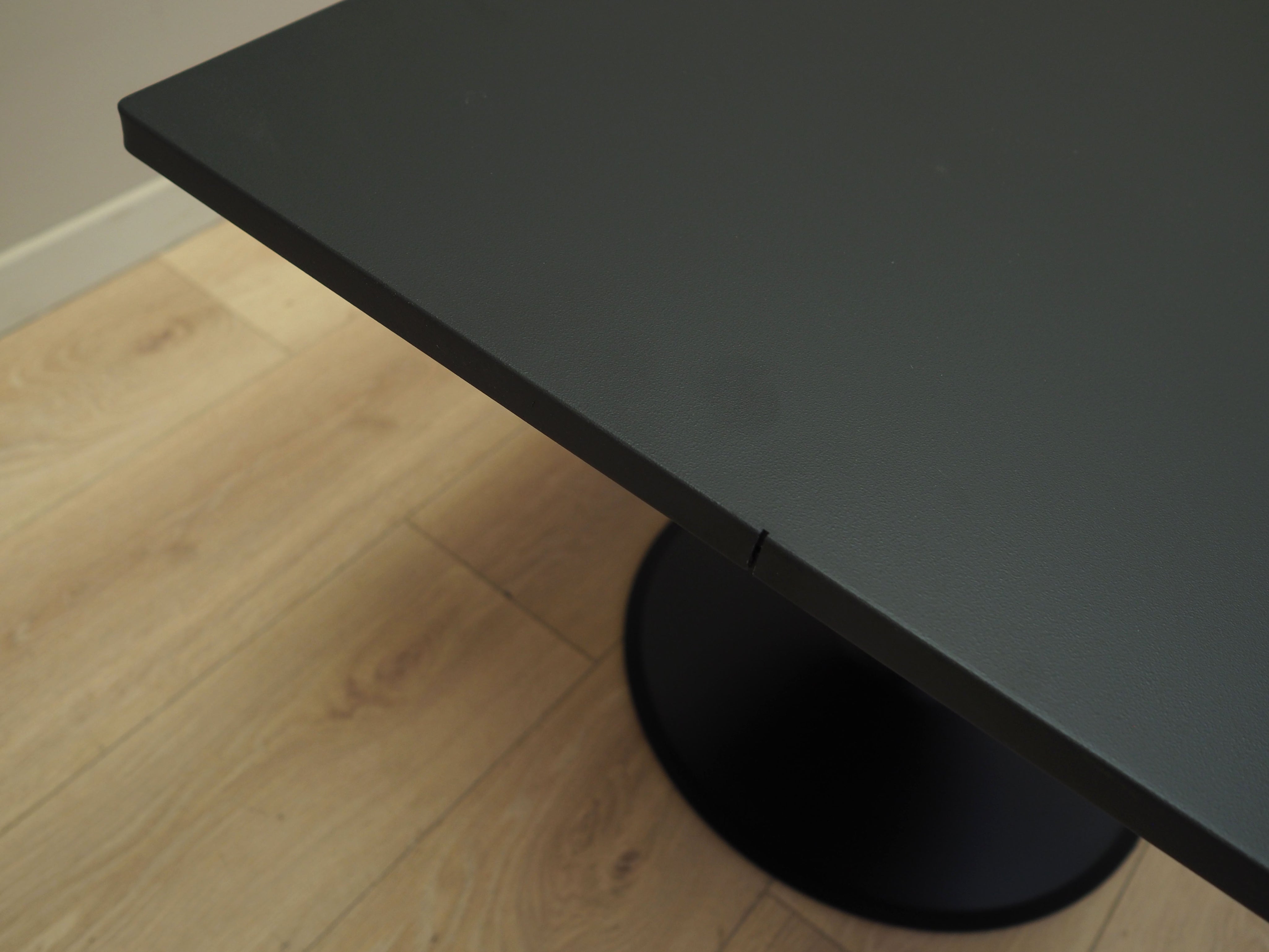 Coffee_table_in_Danish_design_1970s_production_Denmark
