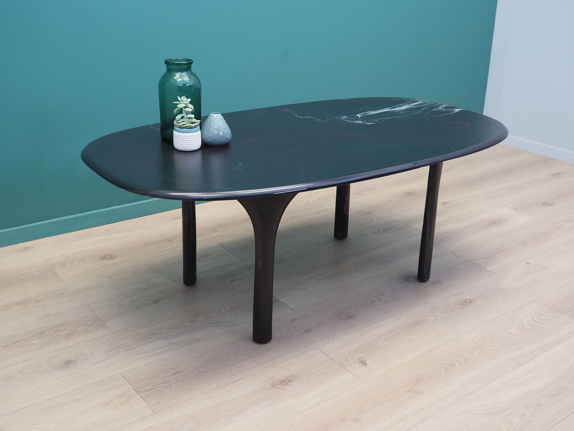 Coffee_table_in_Danish_design_from_1970s_production_Denmark