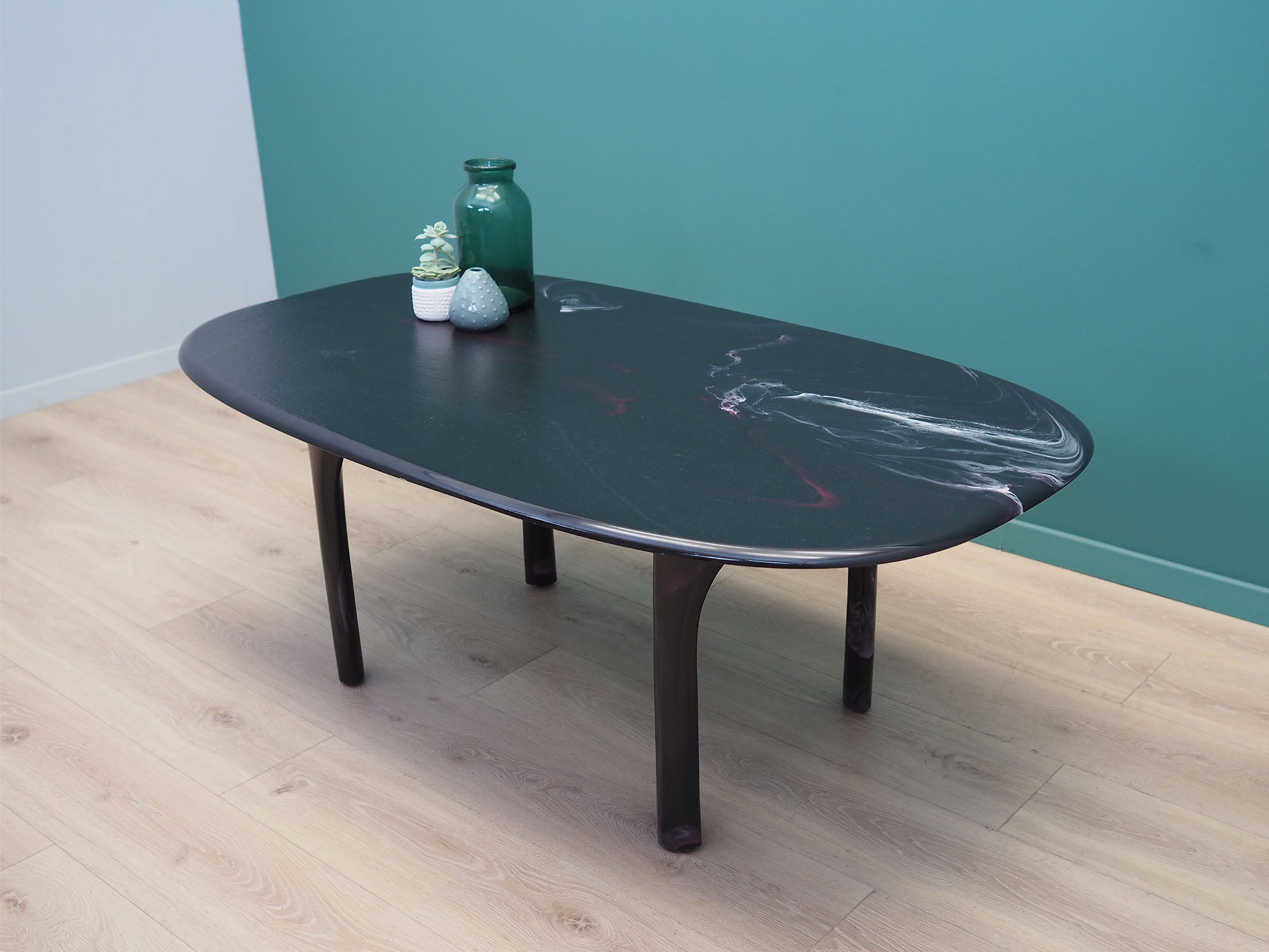 Coffee_table_in_Danish_design_from_1970s_production_Denmark