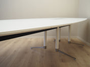 Conference_table_Danish_design_2016_designer_Paul_Leroy_manufacturer_Paustian