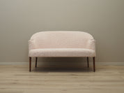 Cream_sofa_Danish_design_1970s_production_Denmark