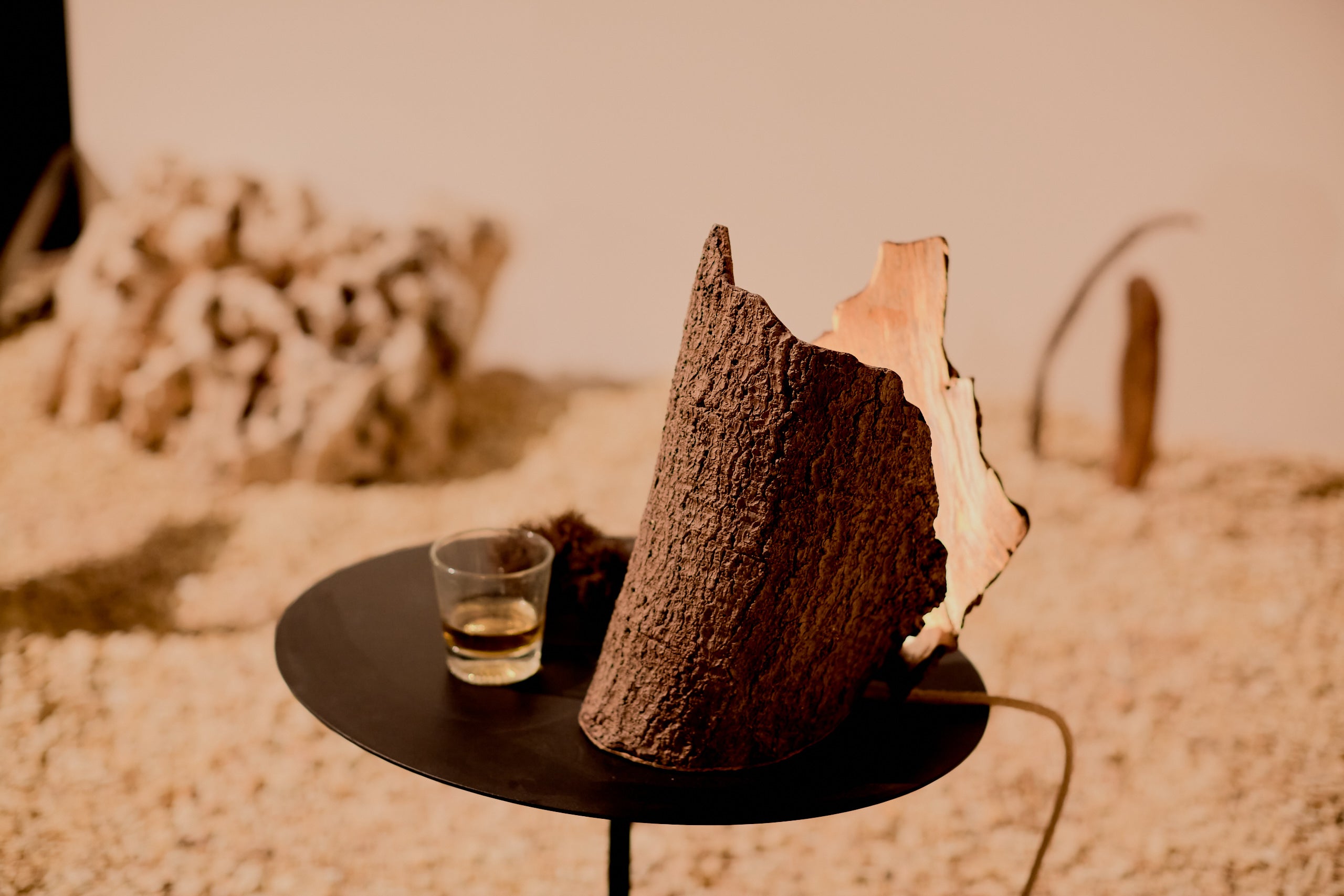Crown_Table_Lamp_Avocado_Barck_collection_1