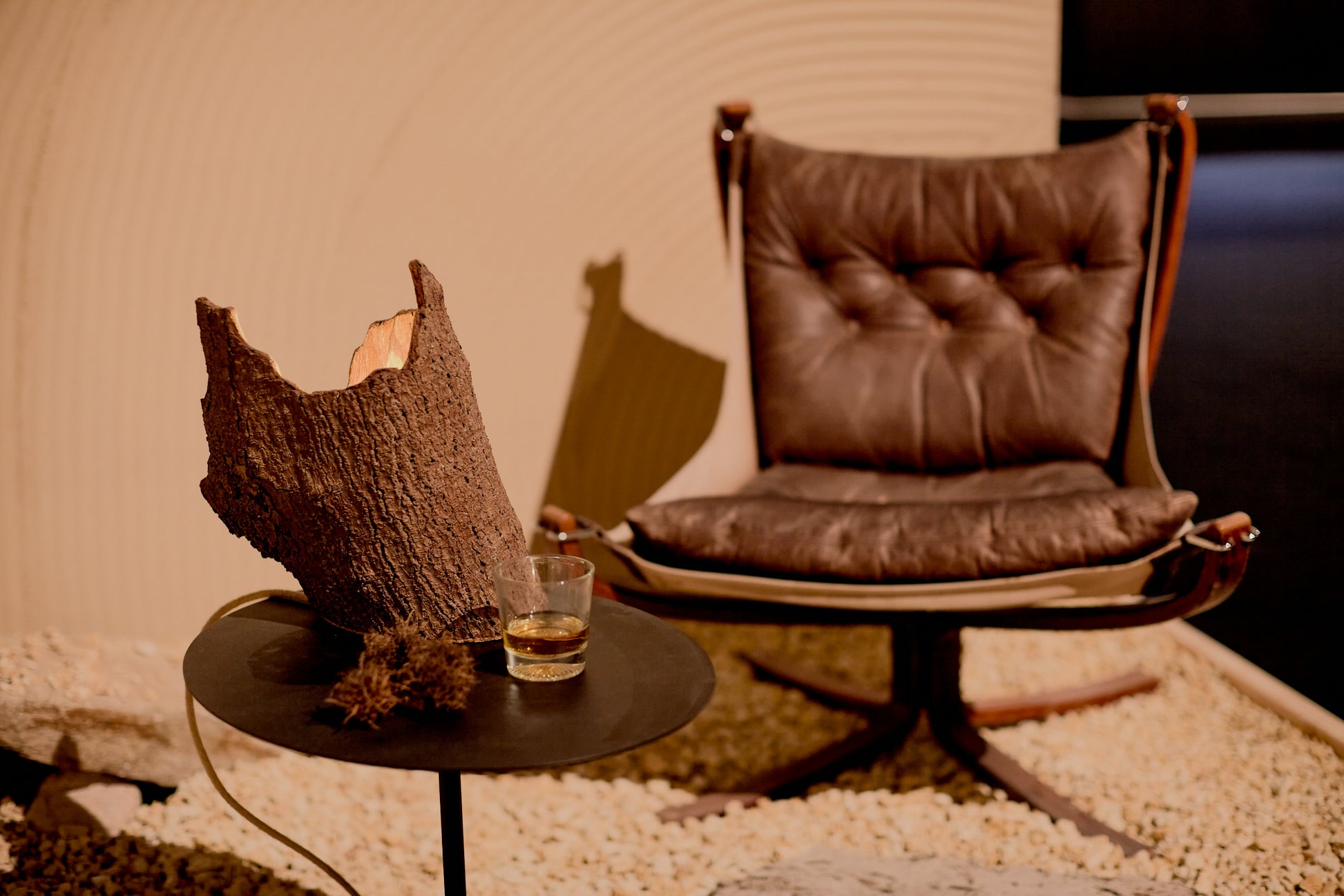 Crown_Table_Lamp_Avocado_Barck_collection_1