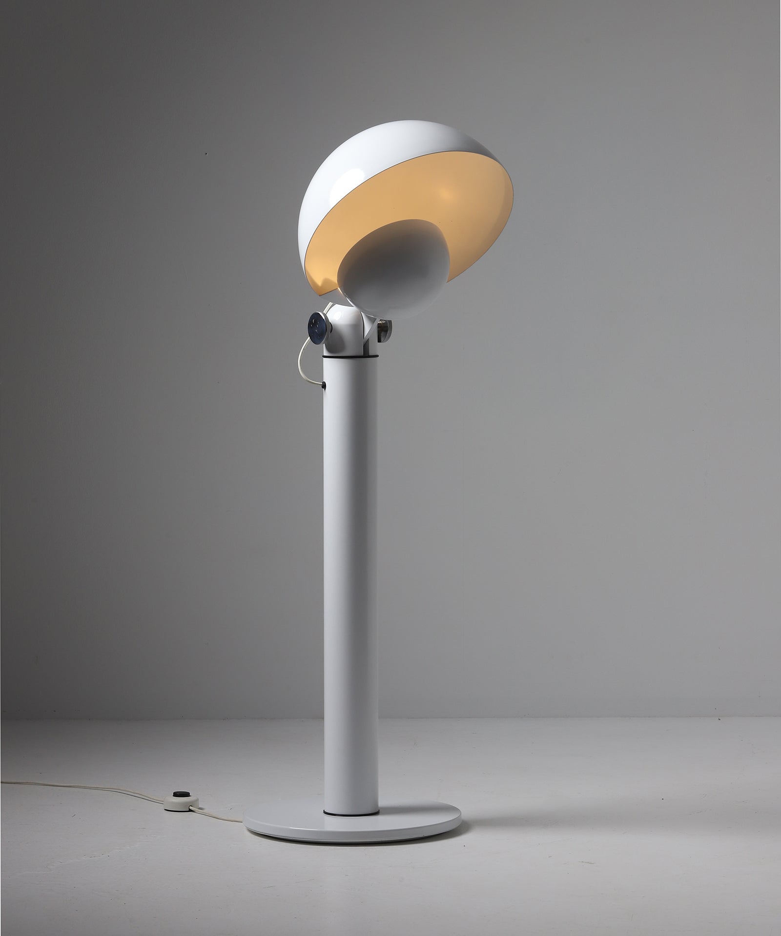 Cuffia_floor_lamp_designed_by_Francesco_Buzzi_for_Bieffeplast_in_1969