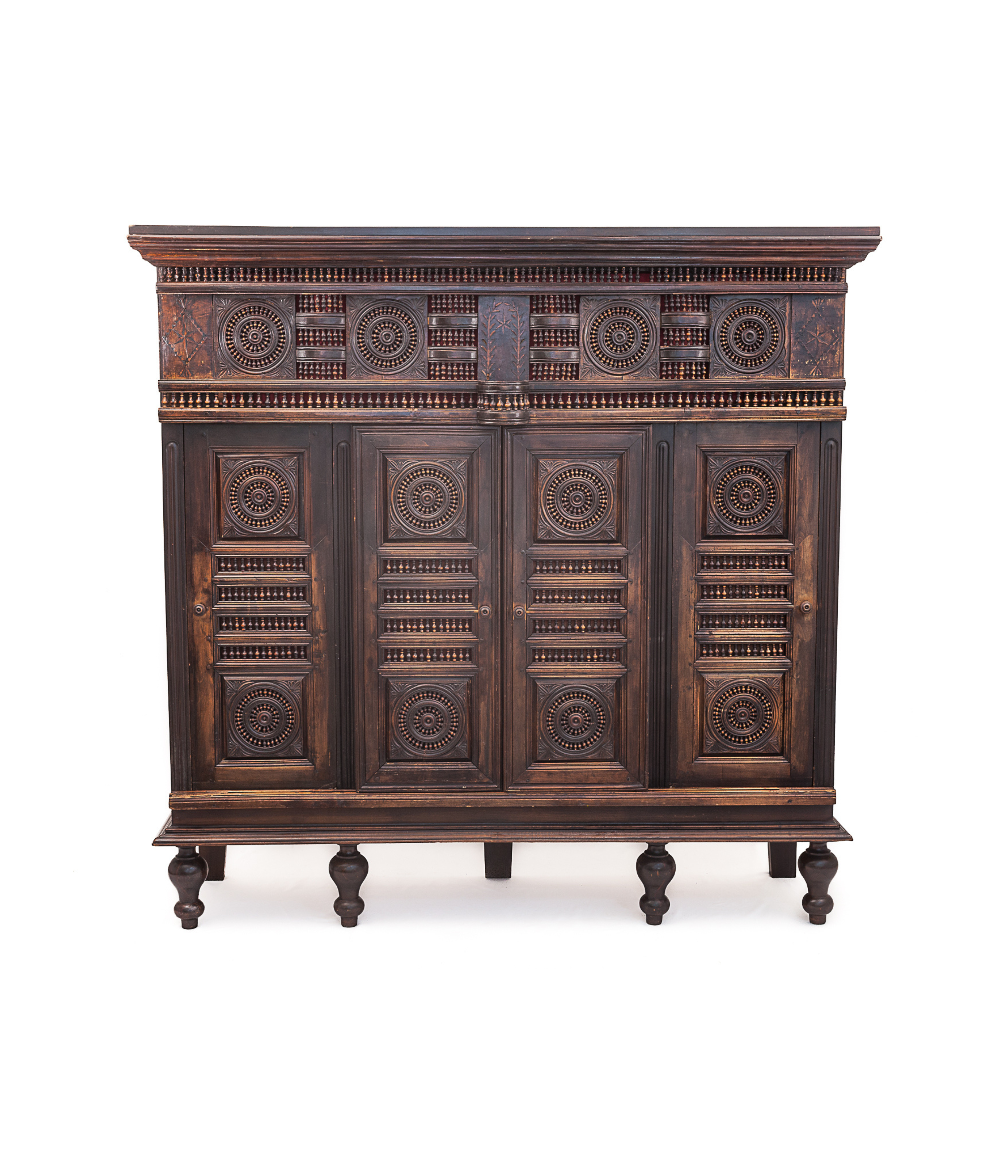 Breton sideboard with 6 doors.