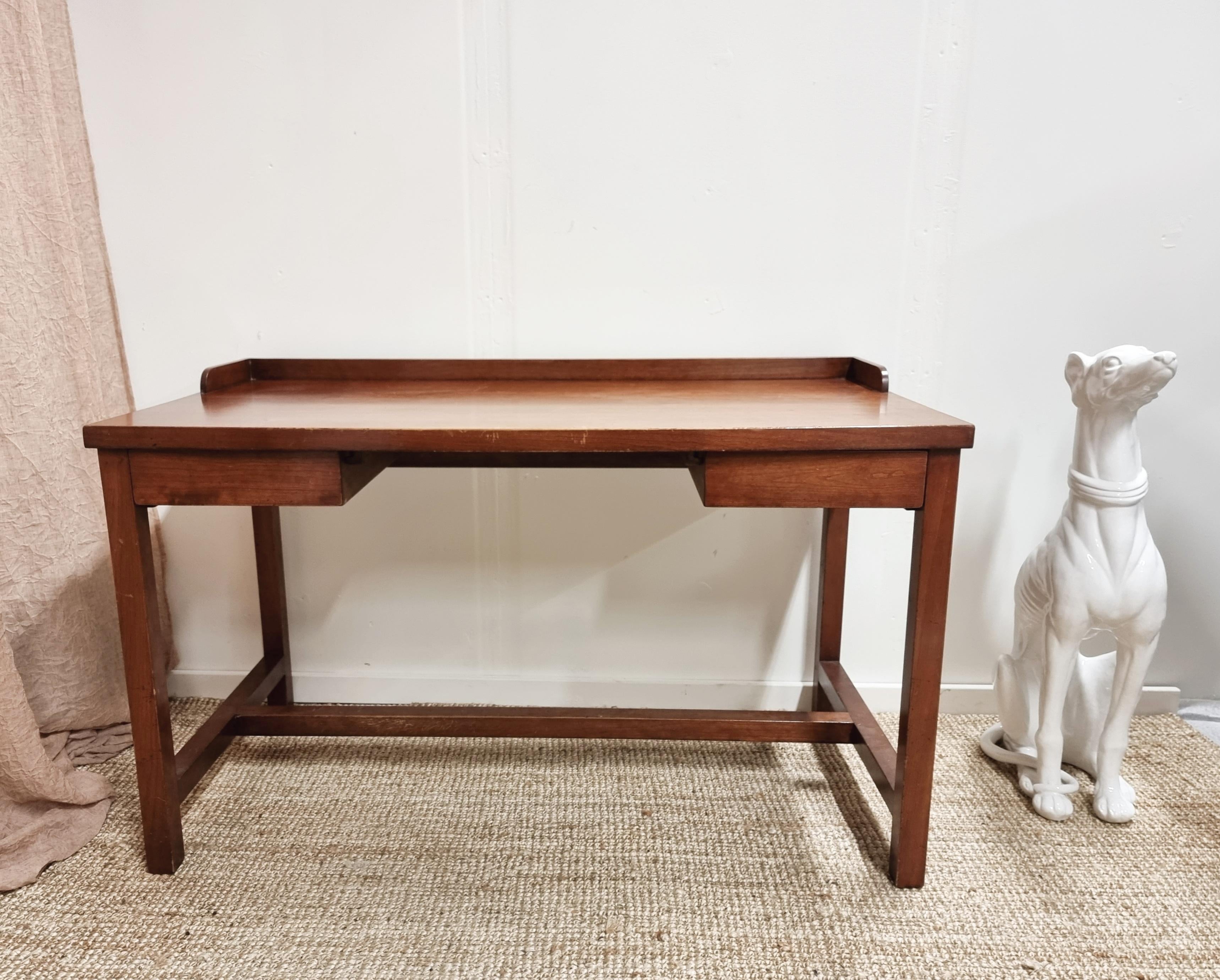 Desk_Wooden_Nails_Well-Crafted_Scandinavian_design